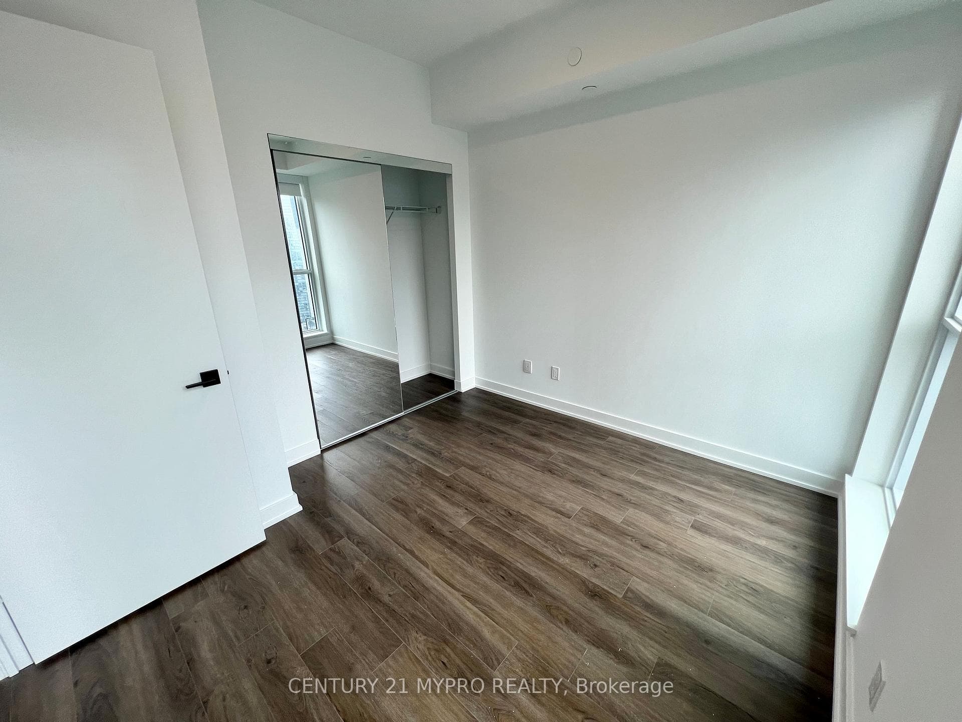 327 King Street Unit 3501 photo 10
