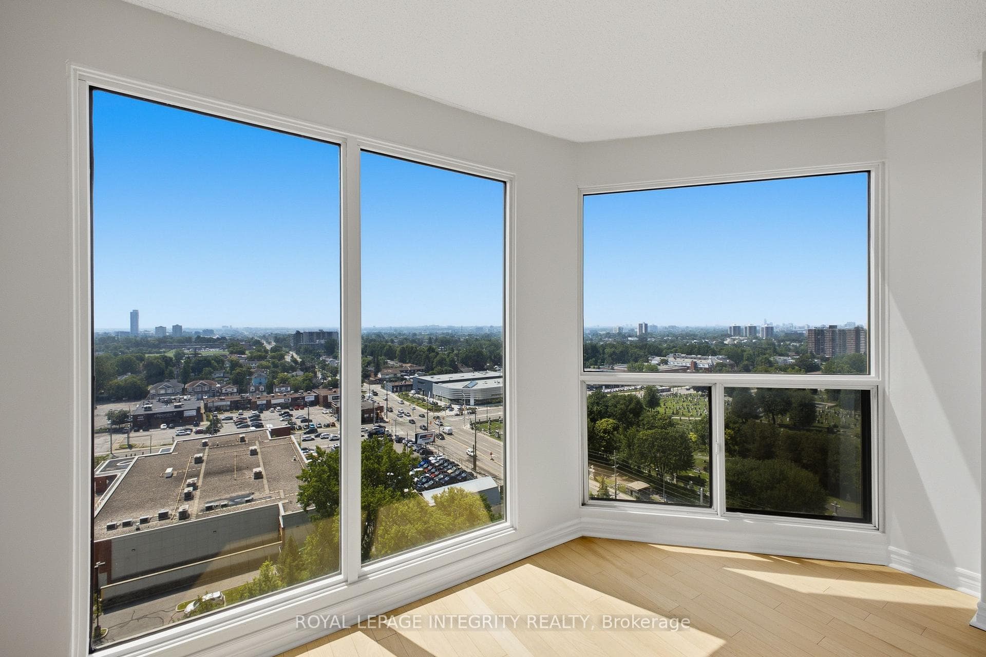 545 St Laurent Boulevard Unit 1207 photo 28