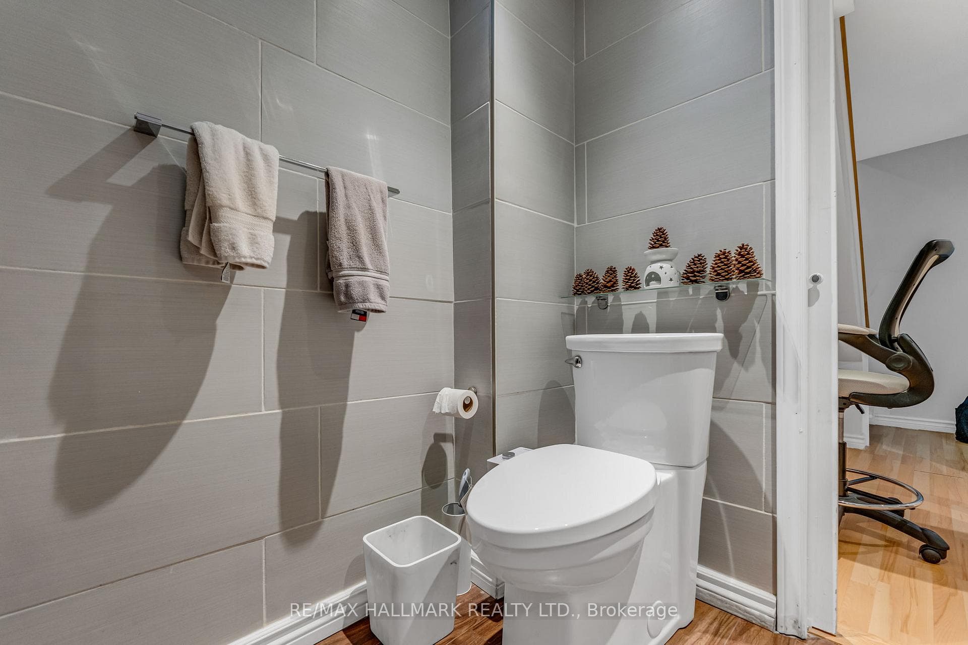 172 Martindale Crescent photo 24