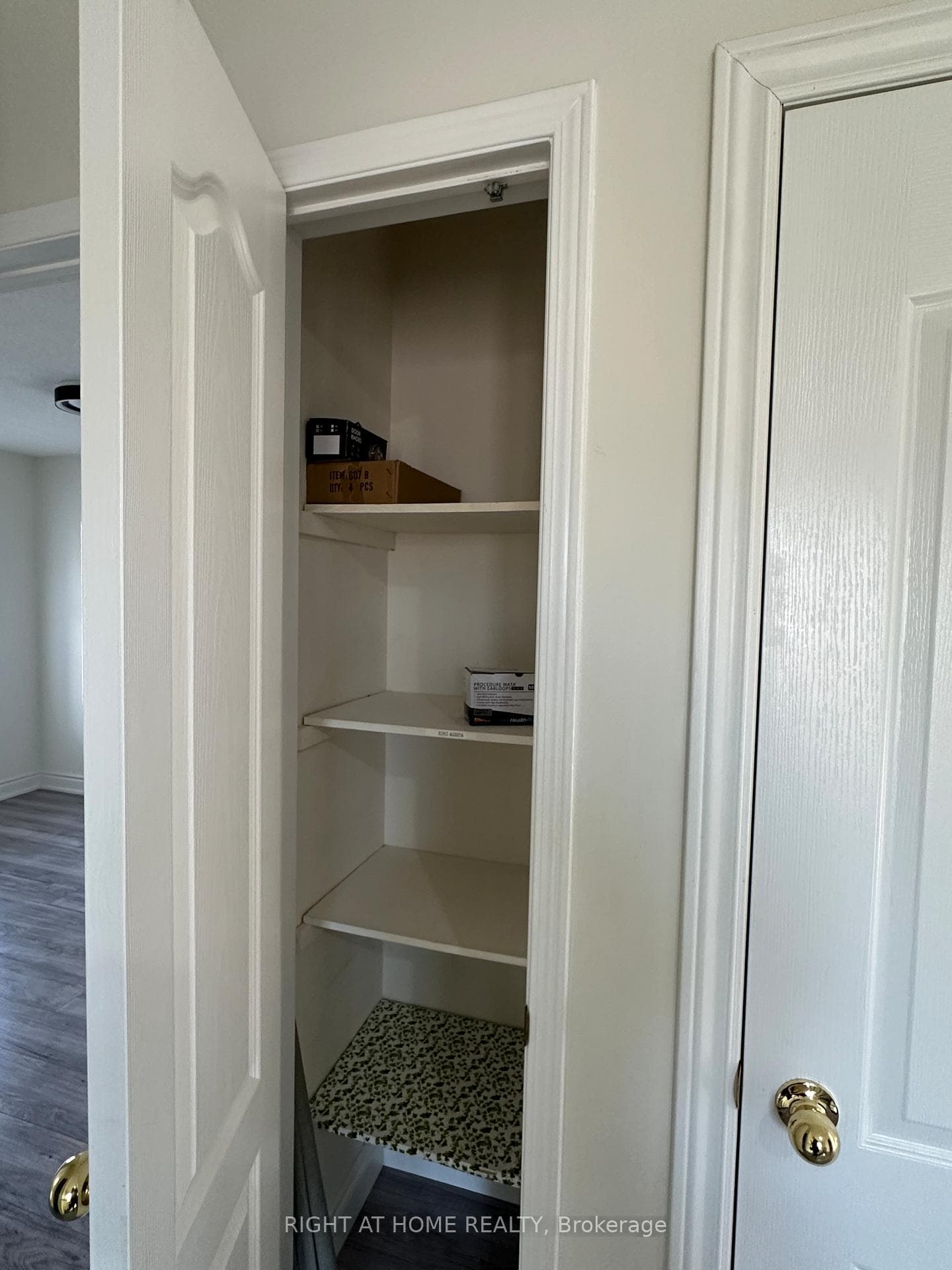 5950 Shelford Terrace photo 27