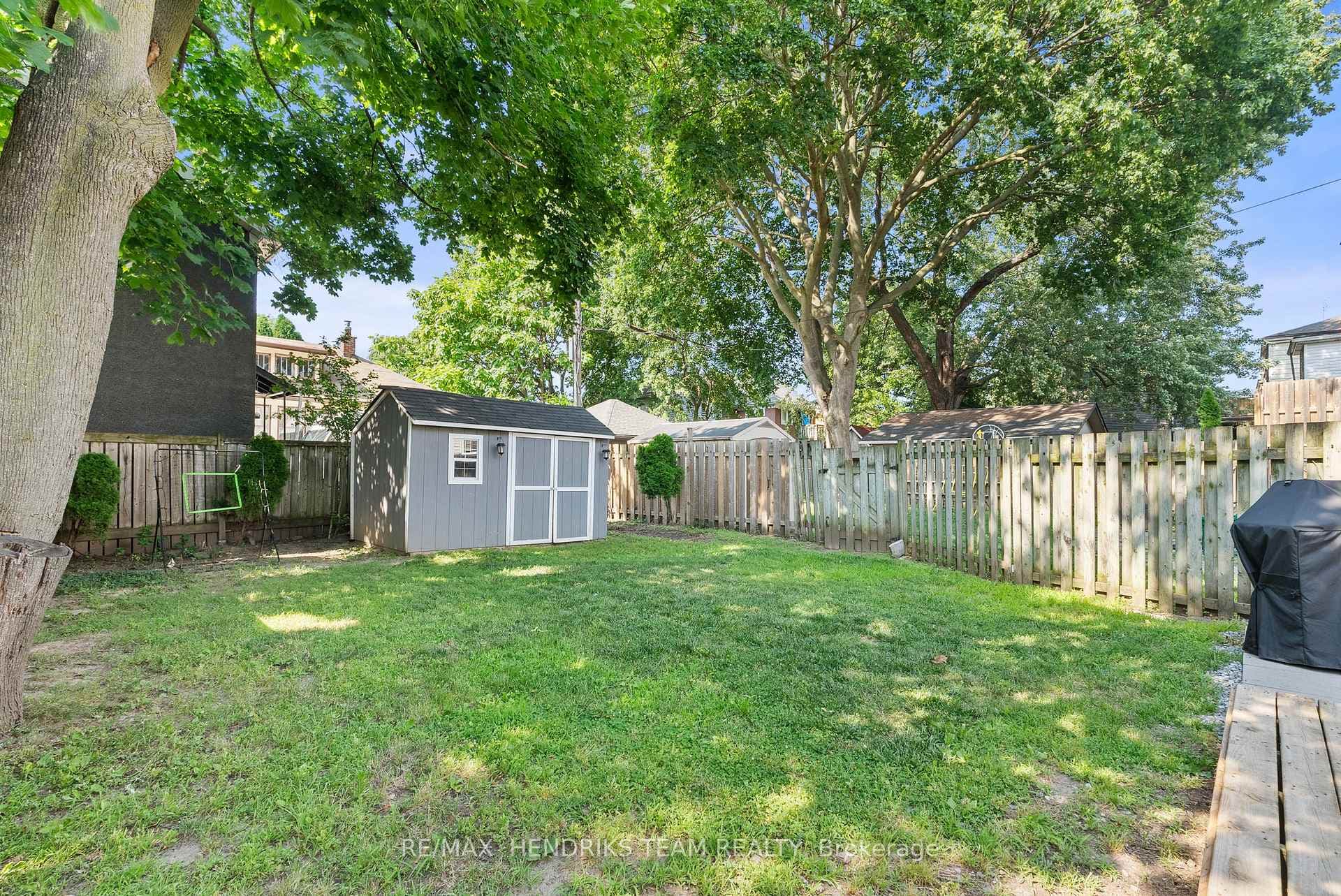 69 Chaplin Avenue photo 28