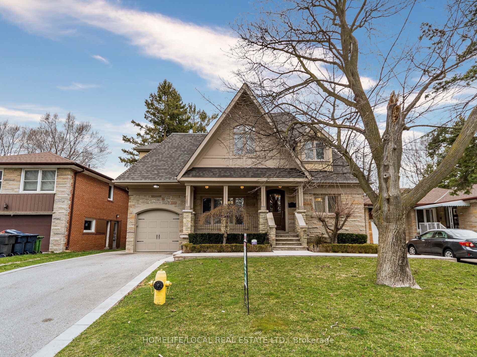 16 Acton Avenue photo 1