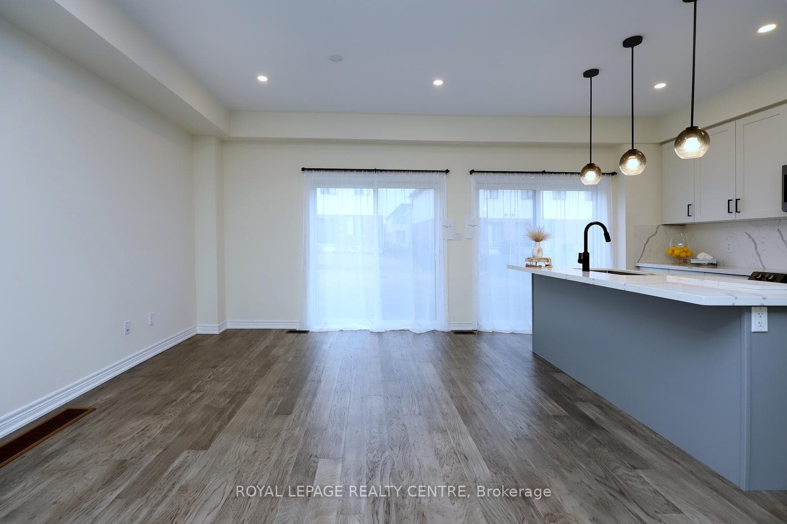 64 Genoa Drive photo 9