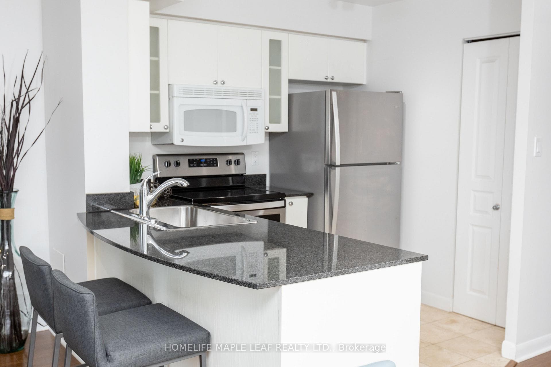 323 Richmond Street Unit 407 photo 6