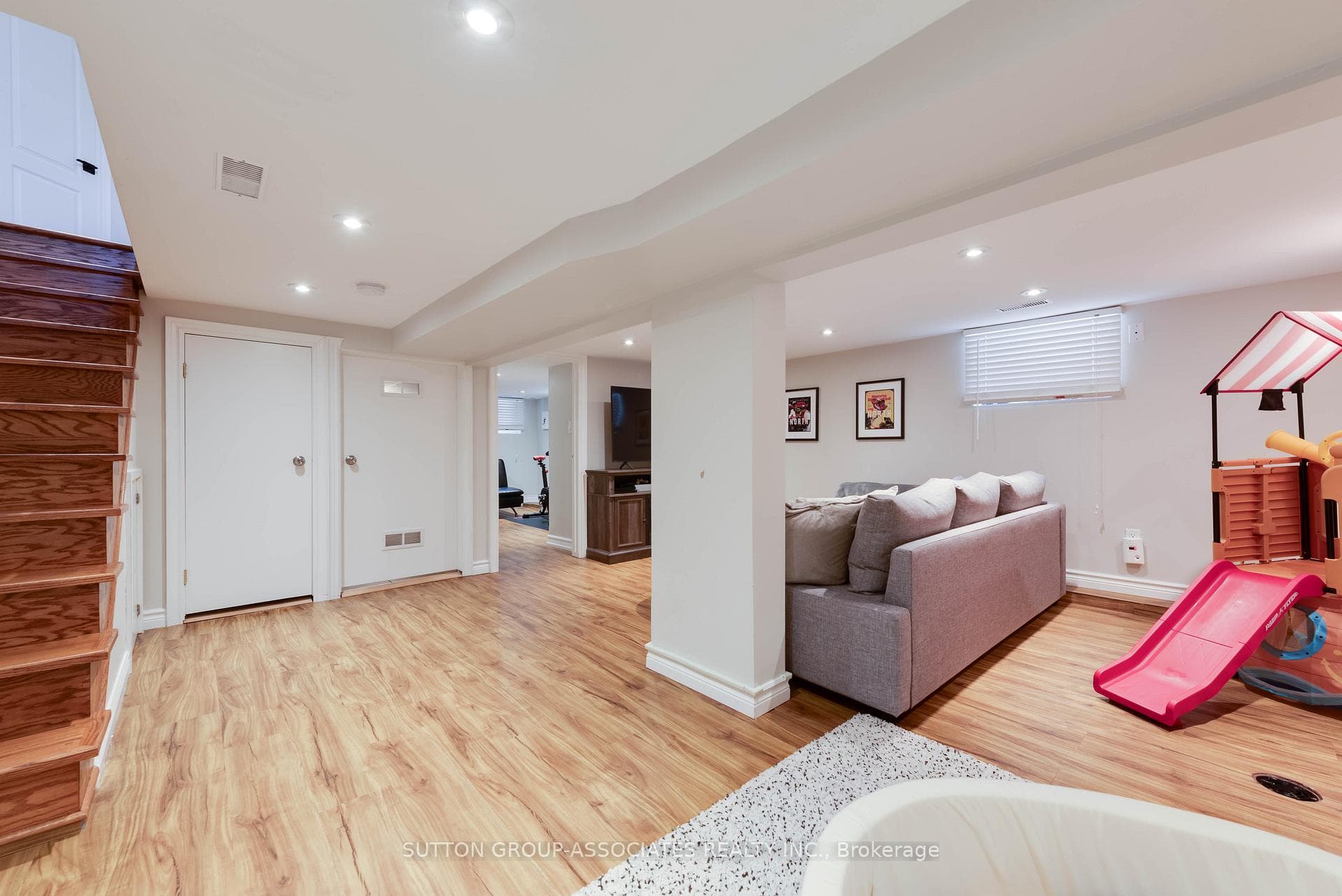 275 Robina Avenue photo 15
