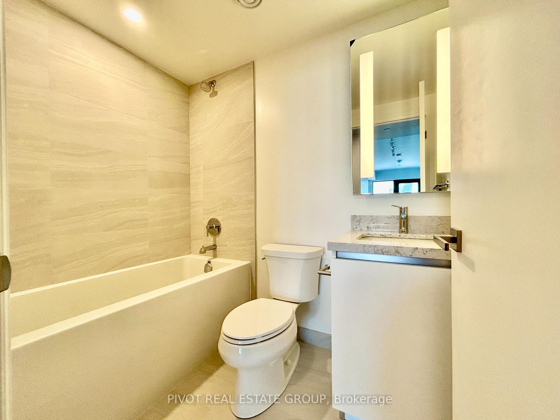 2 Erskine Road Unit 1410 photo 8