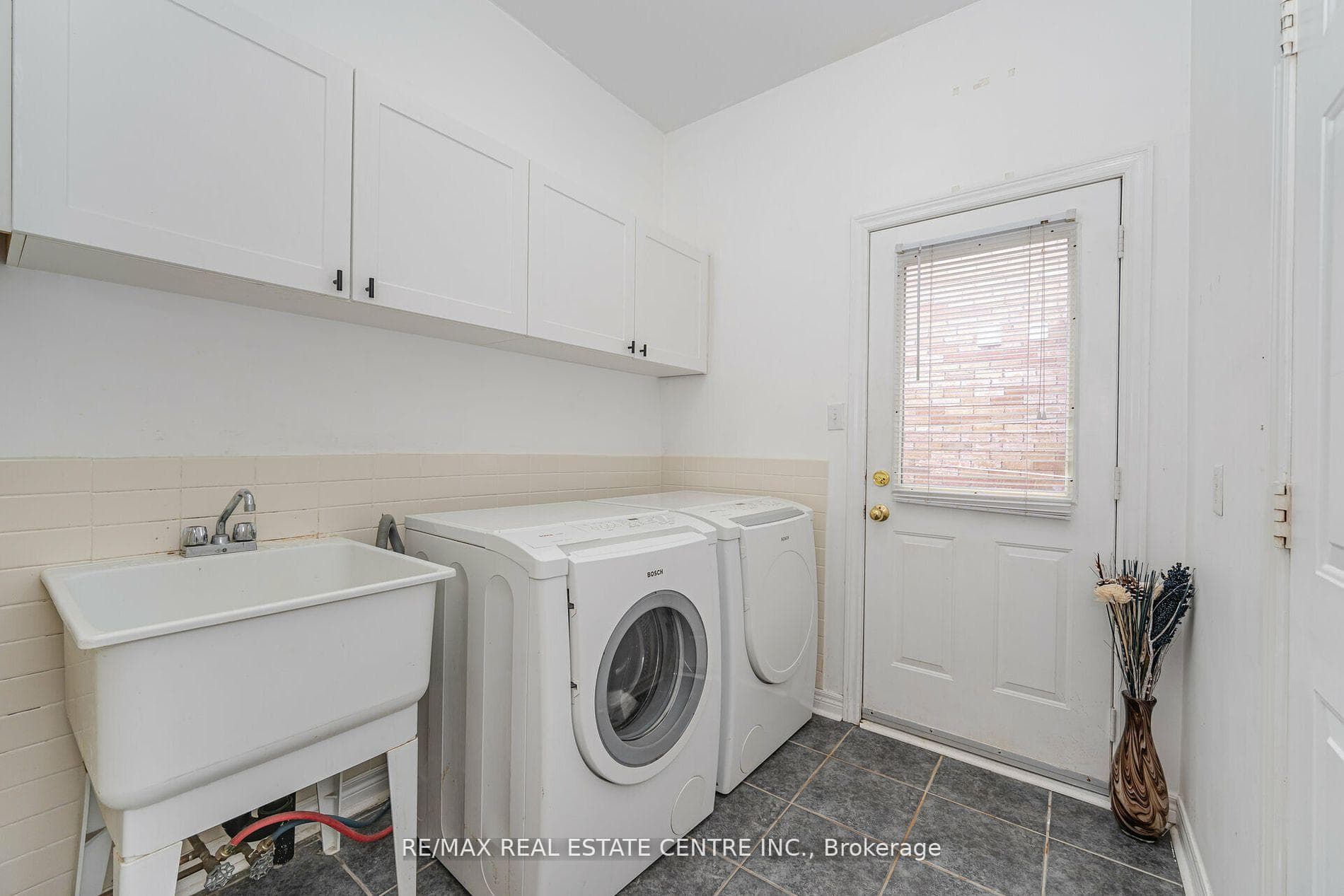 66 Bevan Crescent photo 17