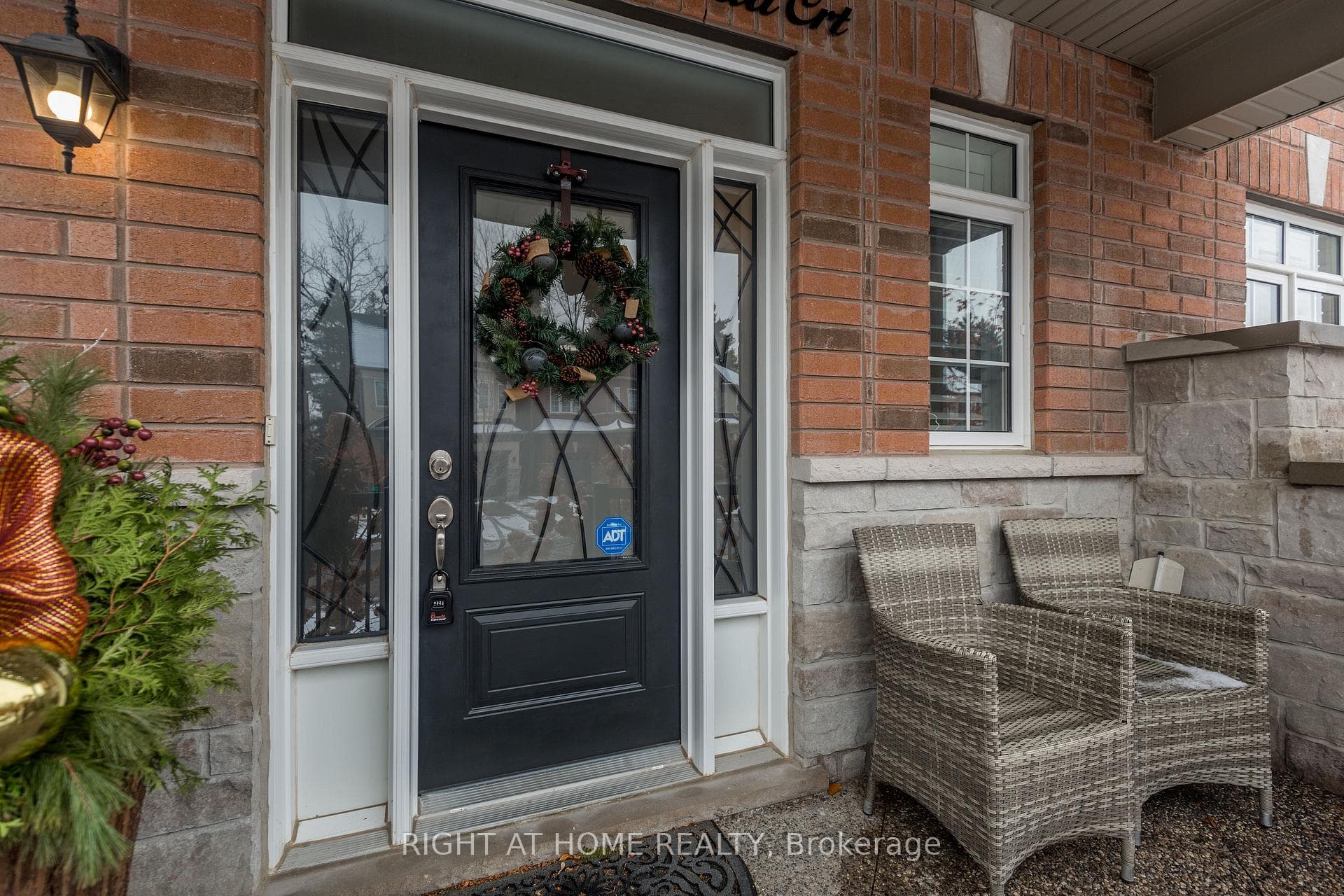 102 Upper Canada Court photo 4