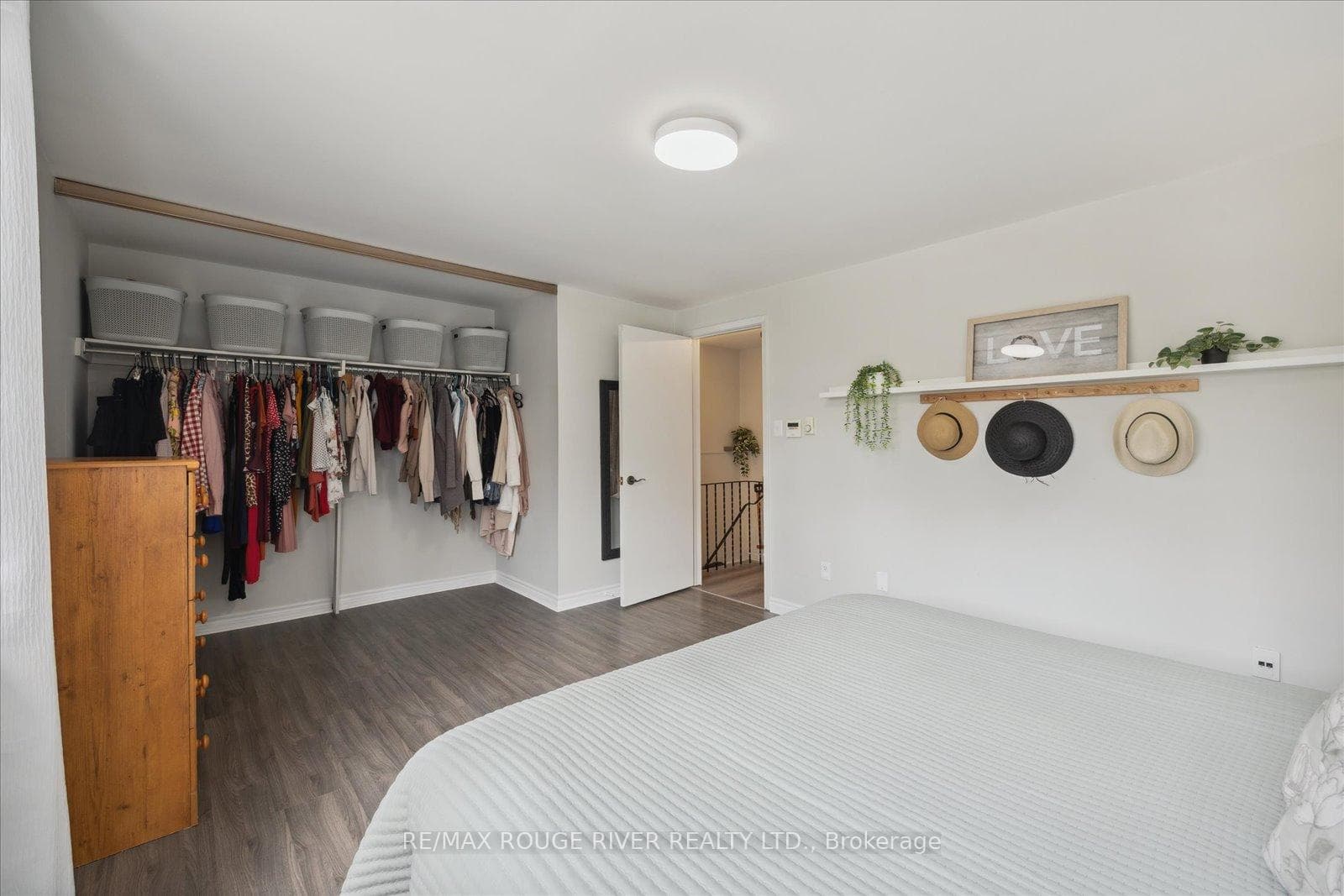 350 Camelot Court Unit 28 photo 15