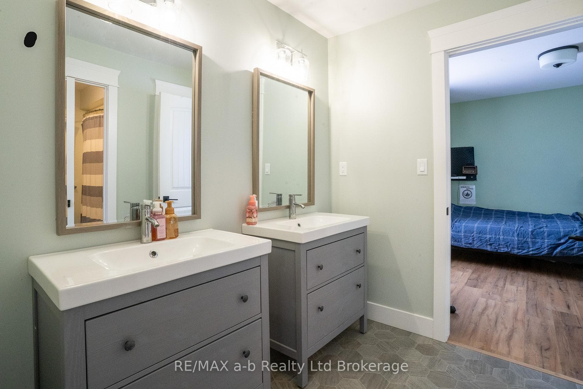 82 SUNVIEW Drive photo 18