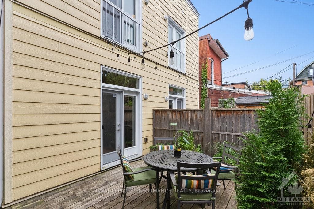 121 ROCHESTER Street photo 30