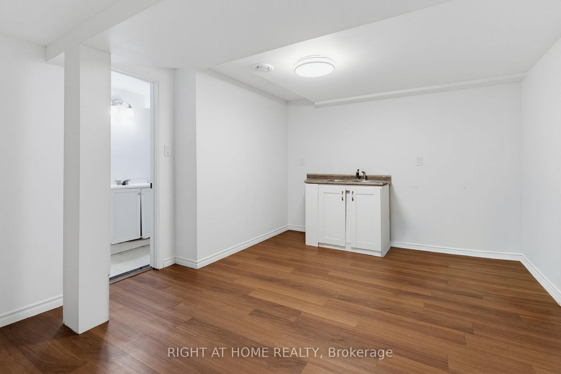 1087 Augustus Drive photo 33