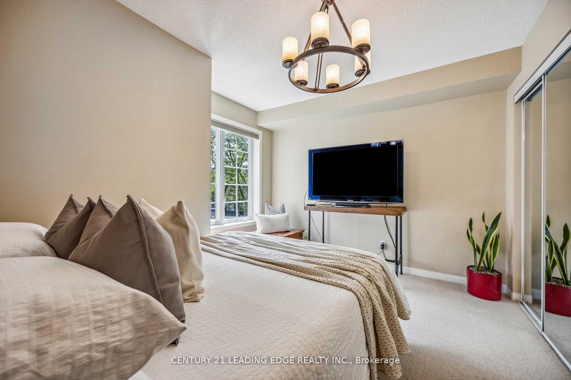 3RD BEDROOM W/ BROADLOOM