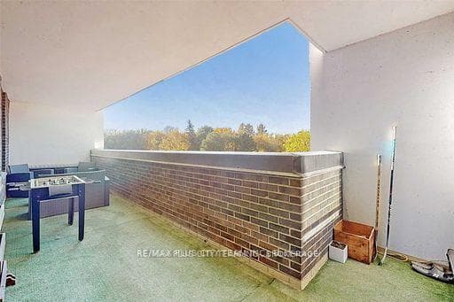 1535 Lakeshore Road Unit 305 photo 24