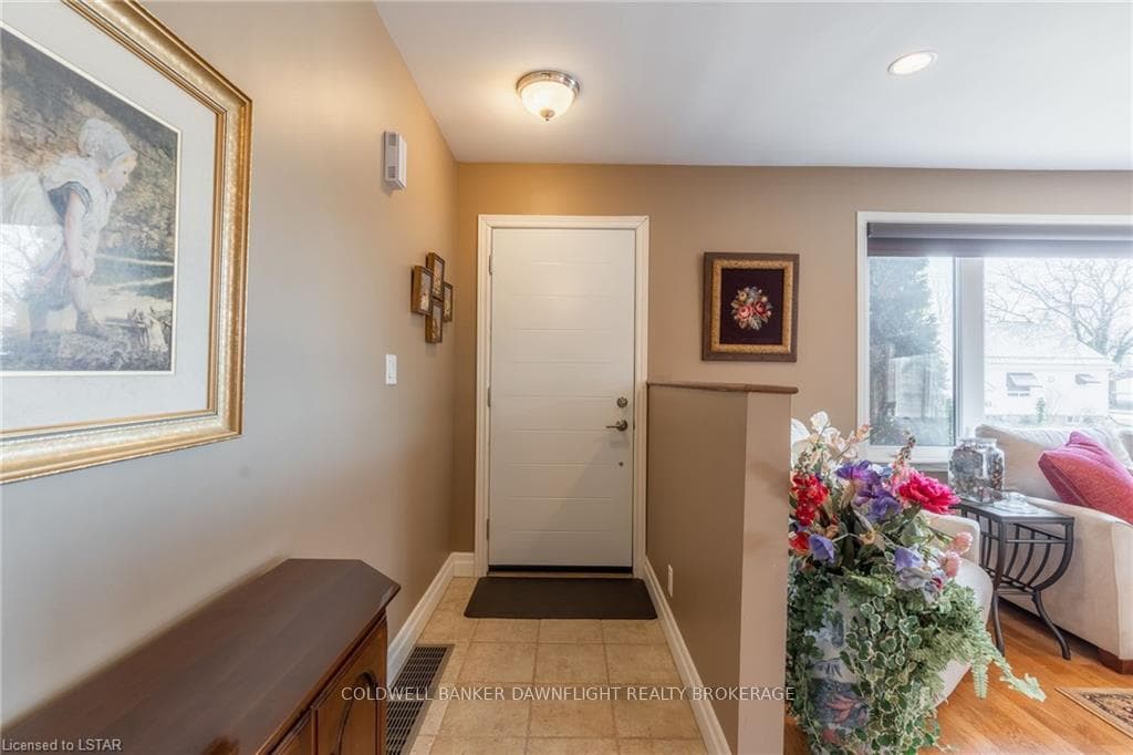 255 CARLING Street photo 4