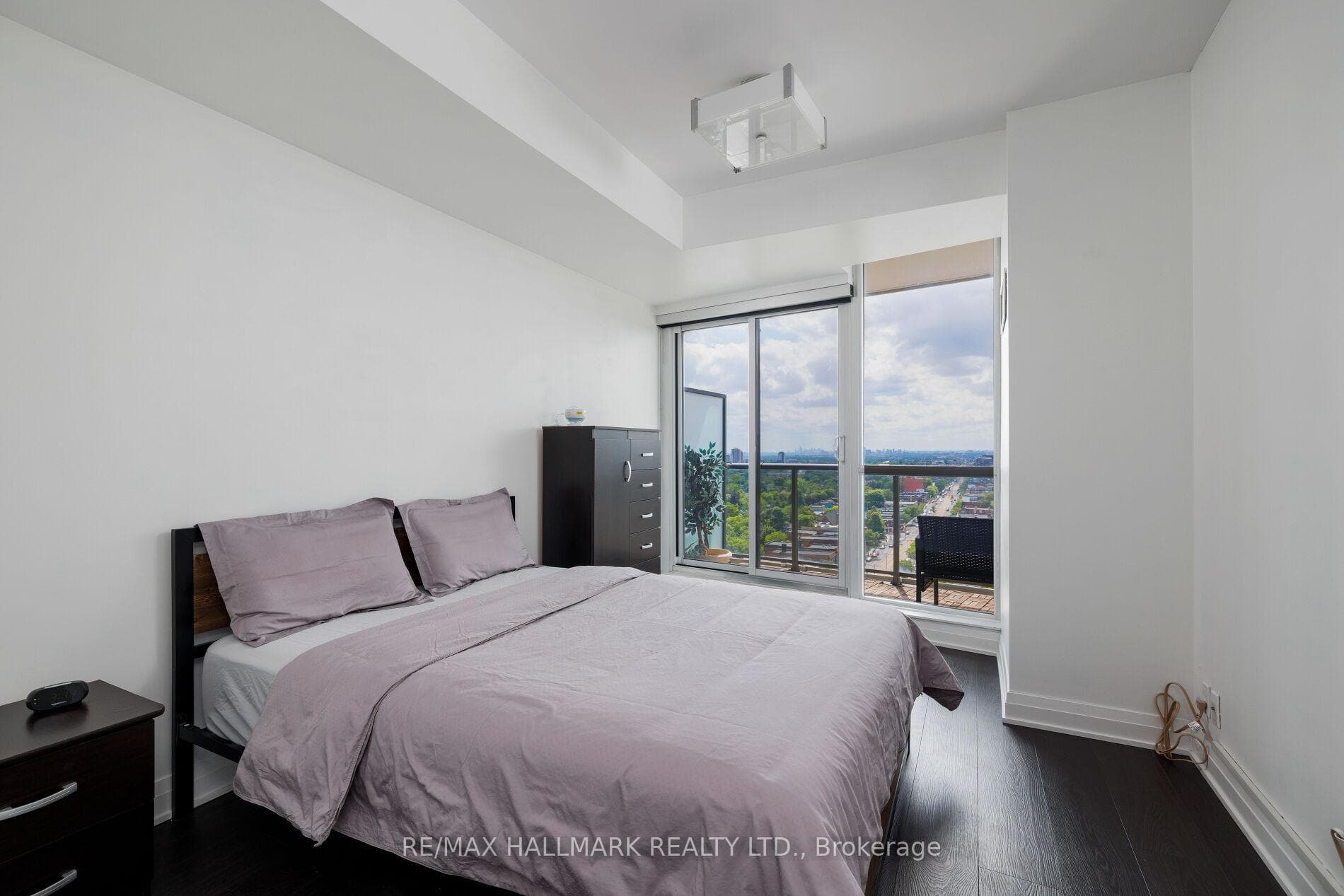 530 St Clair Avenue Unit 1401 photo 18