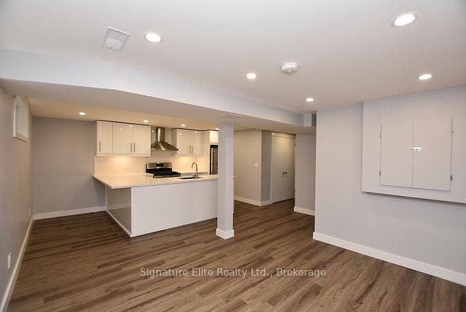 25 Lyncroft Drive Unit Bsmt photo 3