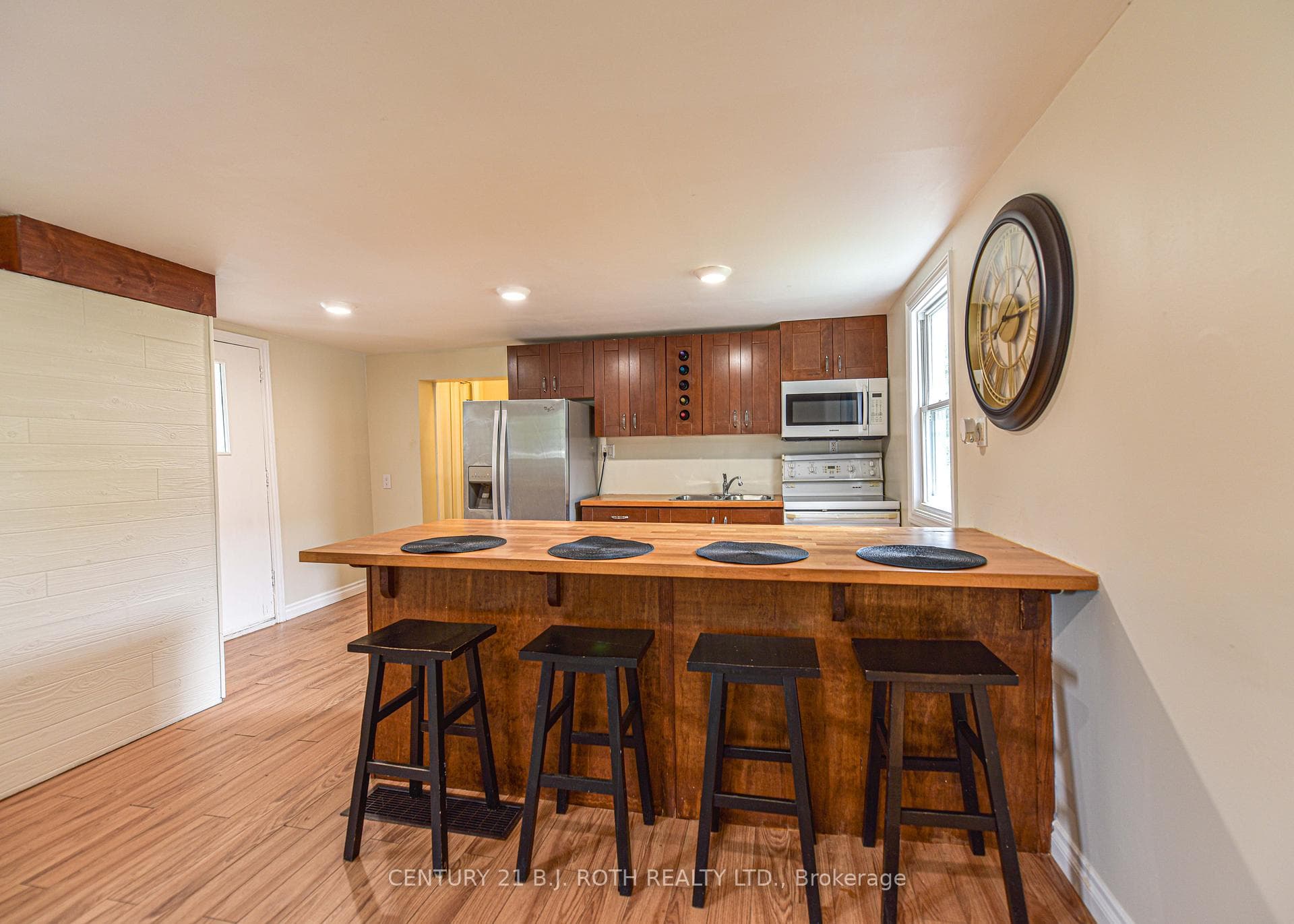 131 Powley Street photo 21