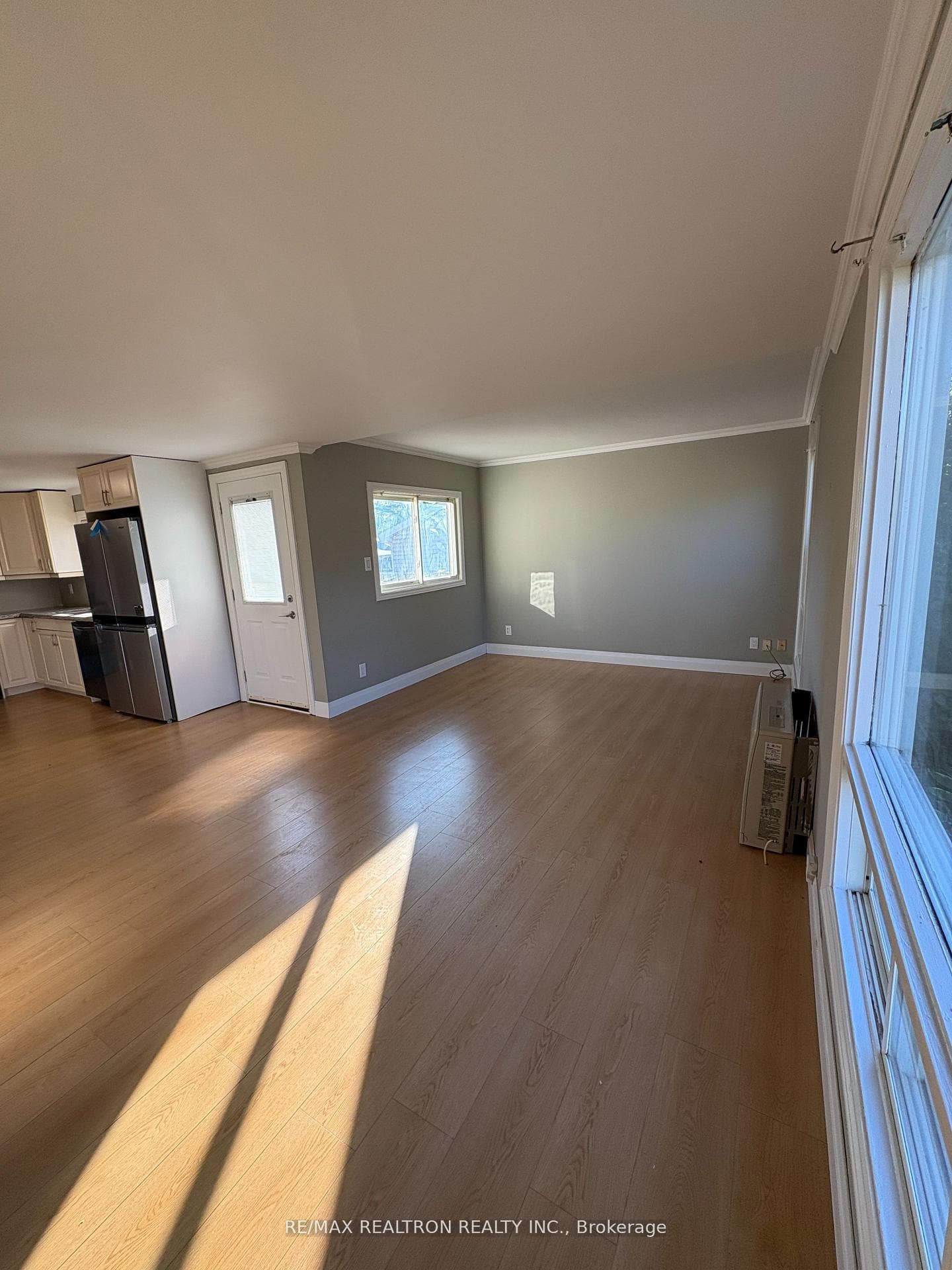 219 Southview Road photo 4
