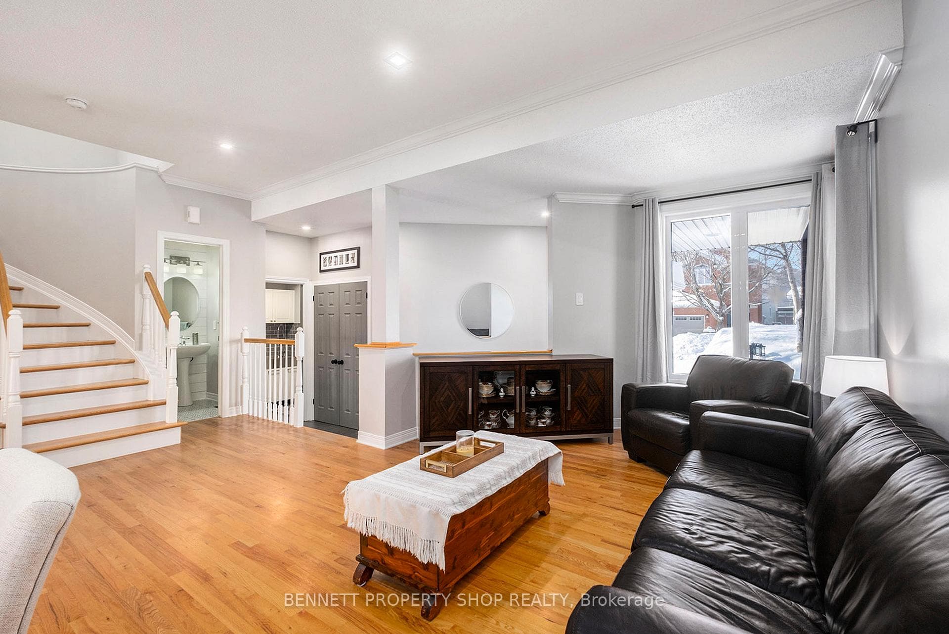 22 Tamarack Place photo 6