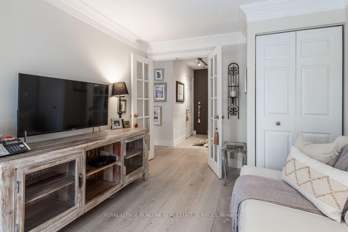 2210 Lakeshore Road Unit 304 photo 18