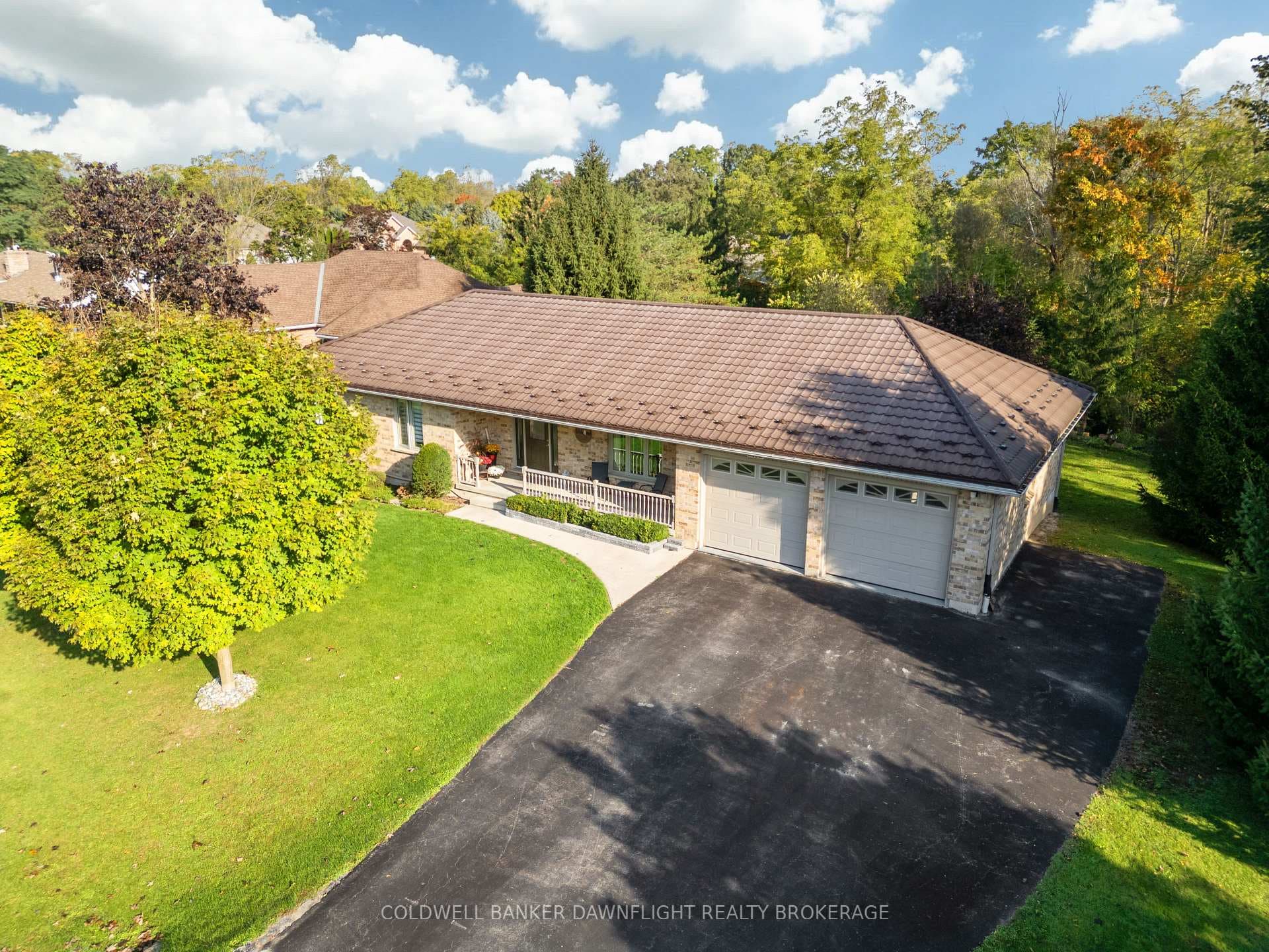 2162 Parkhill Drive photo 2