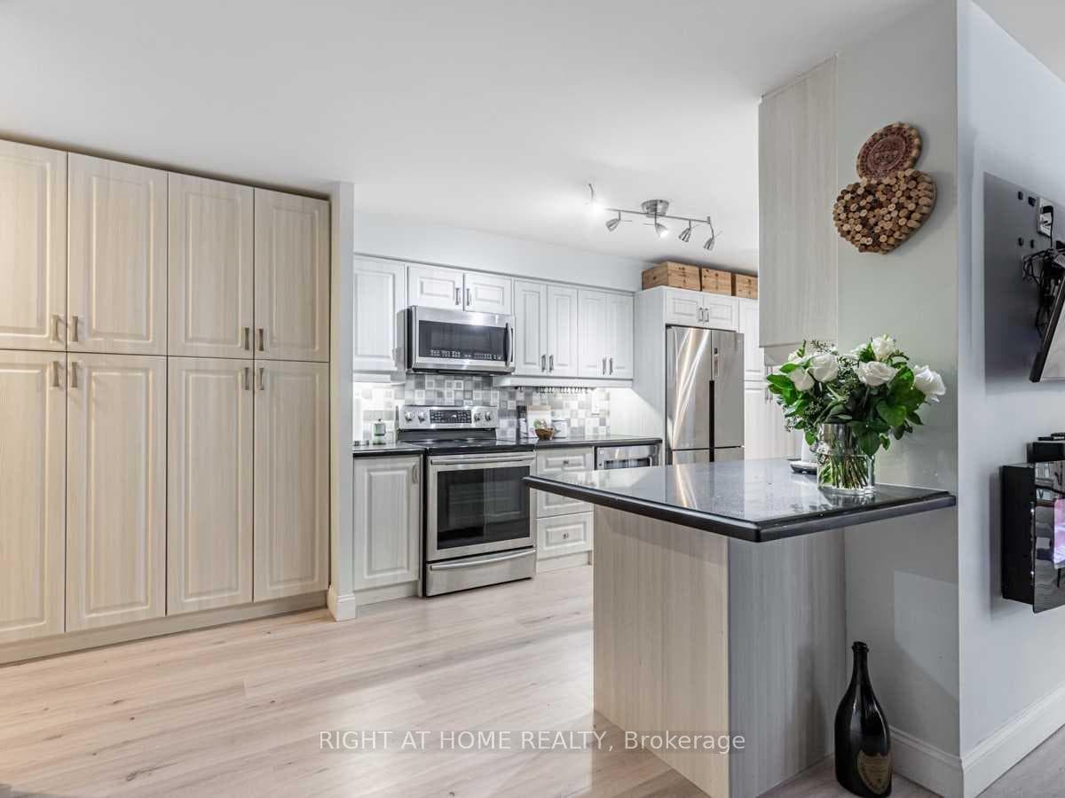 24 Wellesley Street Unit 513 photo 6