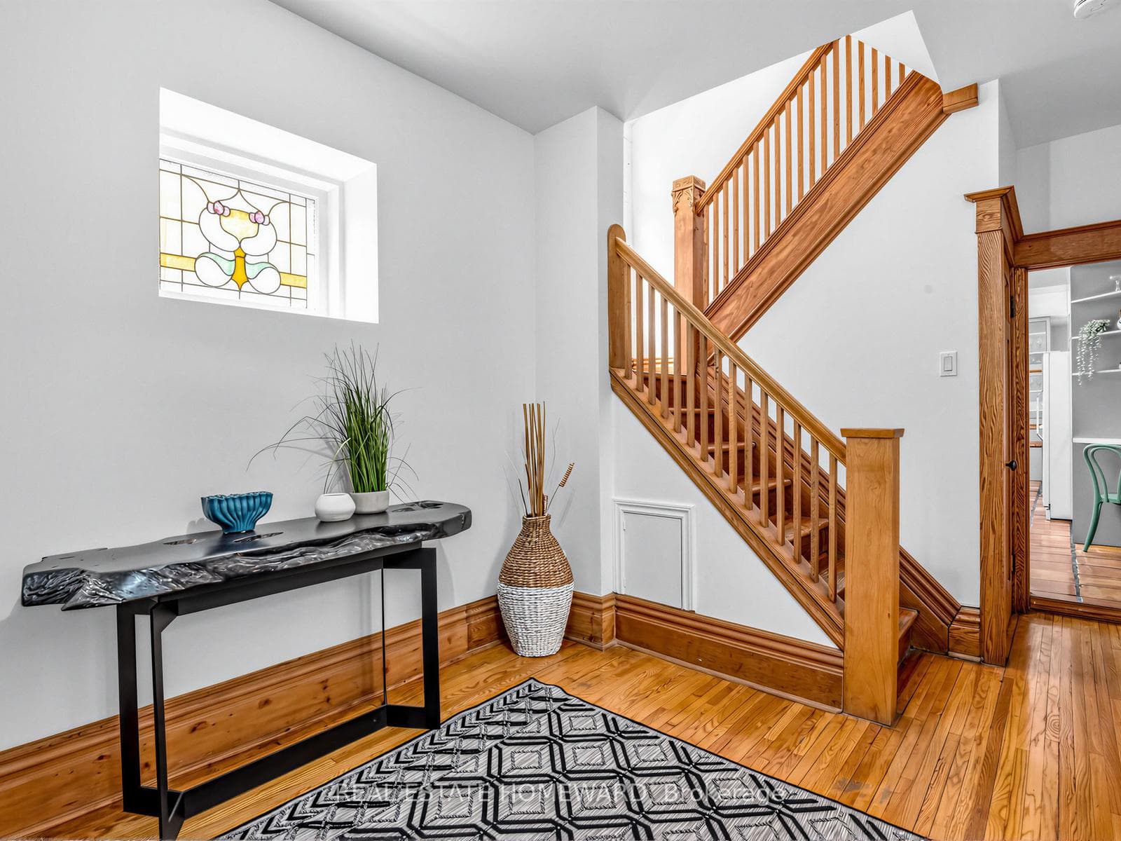 46 Westmount Avenue photo 4