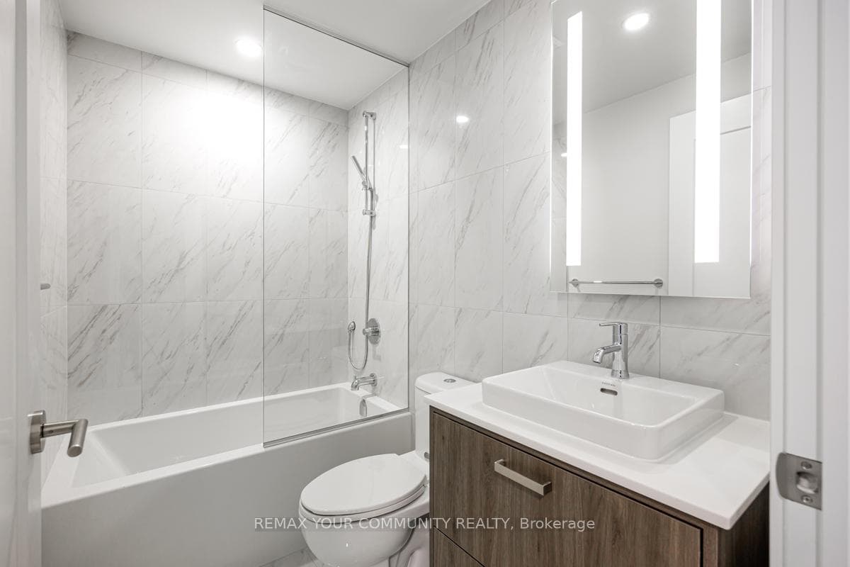 858 Dupont Street Unit 823 photo 15