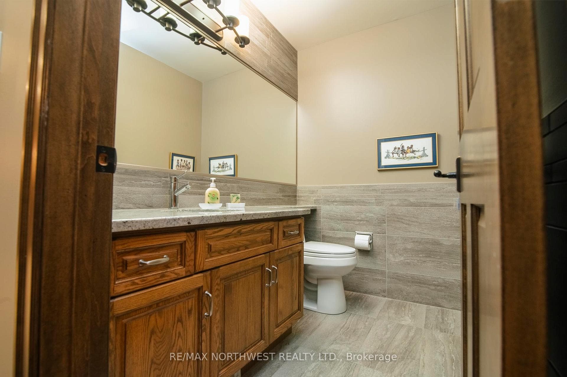 110 Lakeside Crescent photo 20