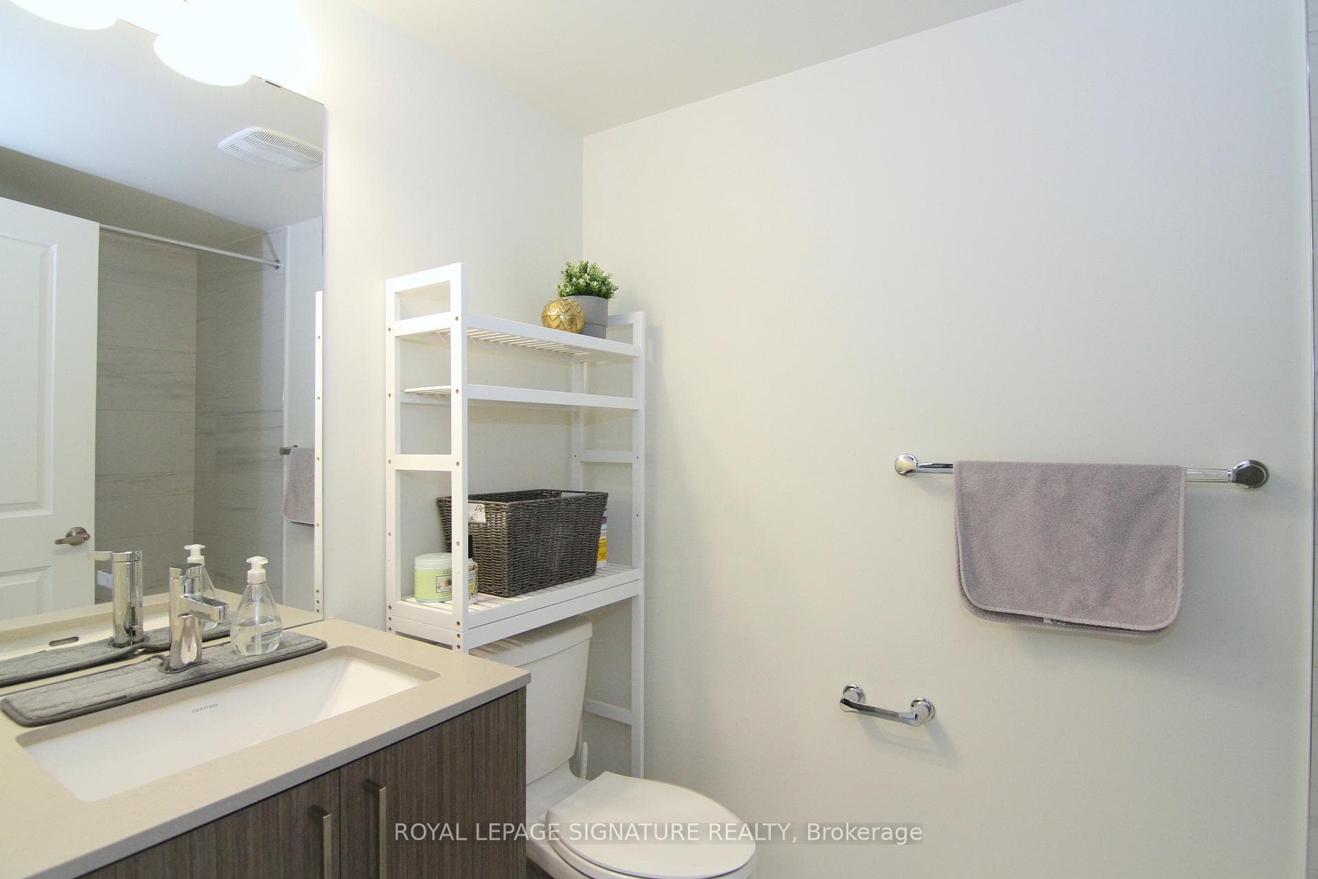 2nd floor bathroom