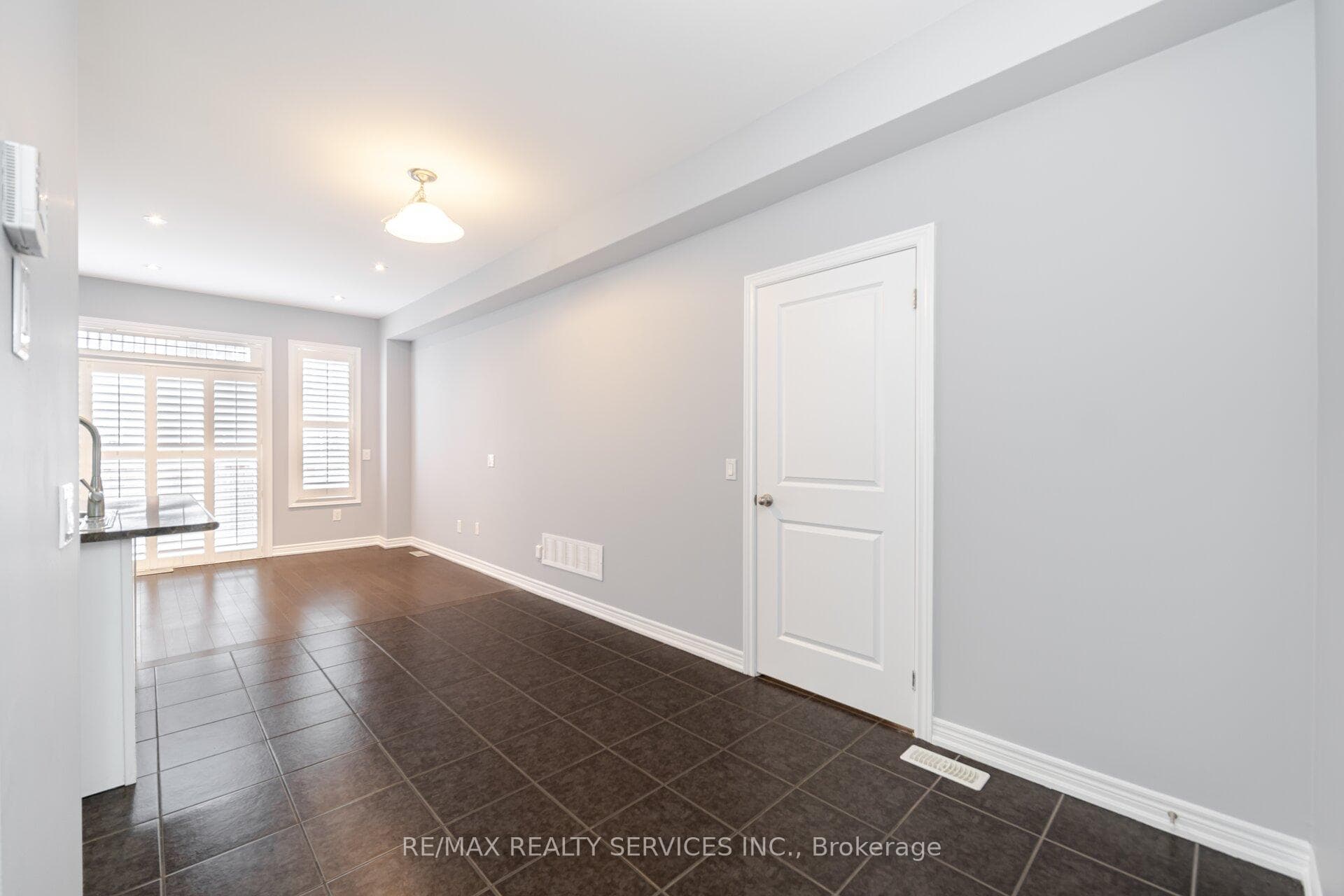 49 Ivor Crescent photo 8