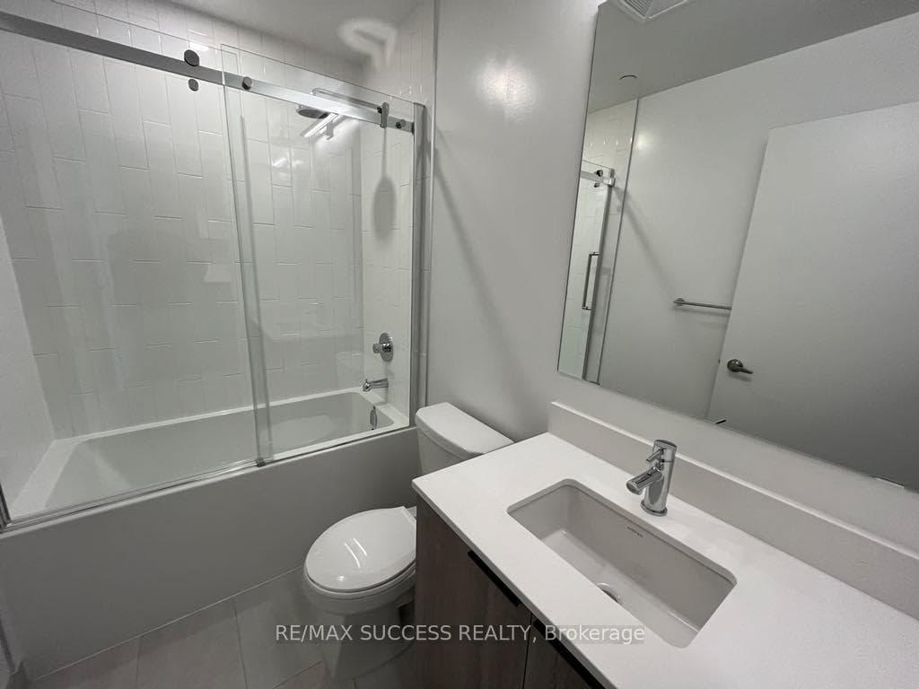 2485 Eglinton Avenue Unit 323 photo 15