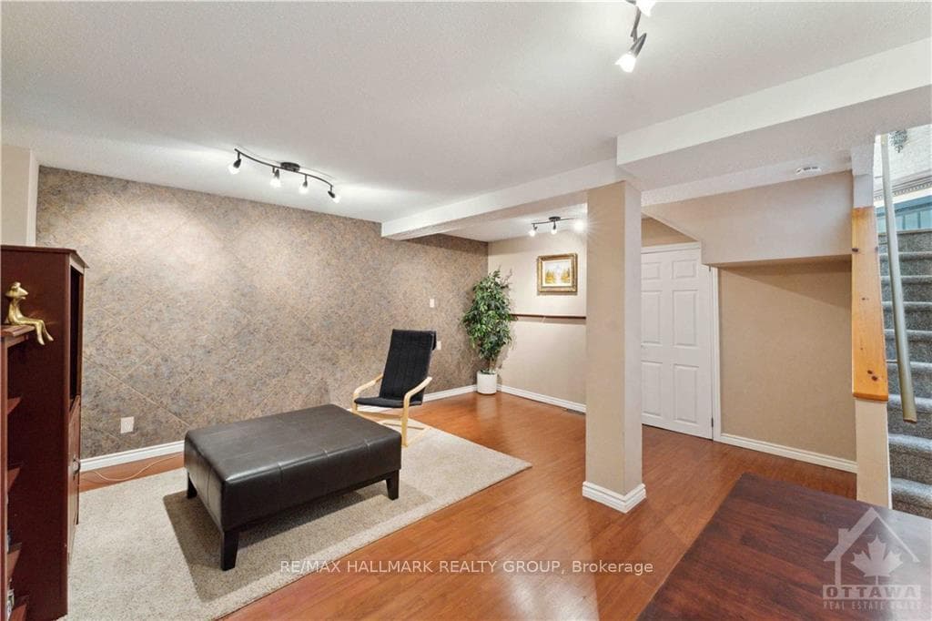 1742 LAMOUREUX Drive Unit A photo 28