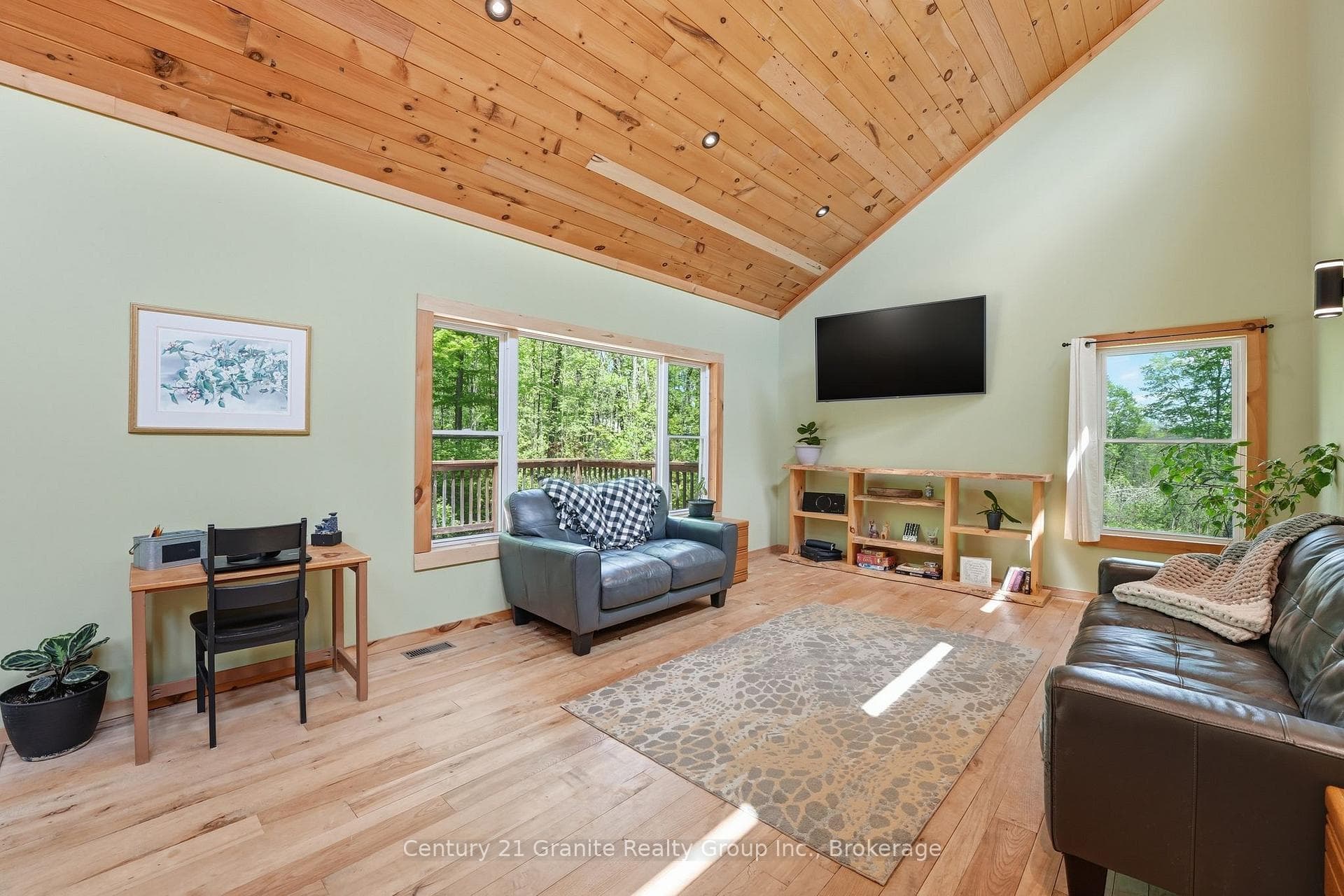 1048 Bacon Road photo 6
