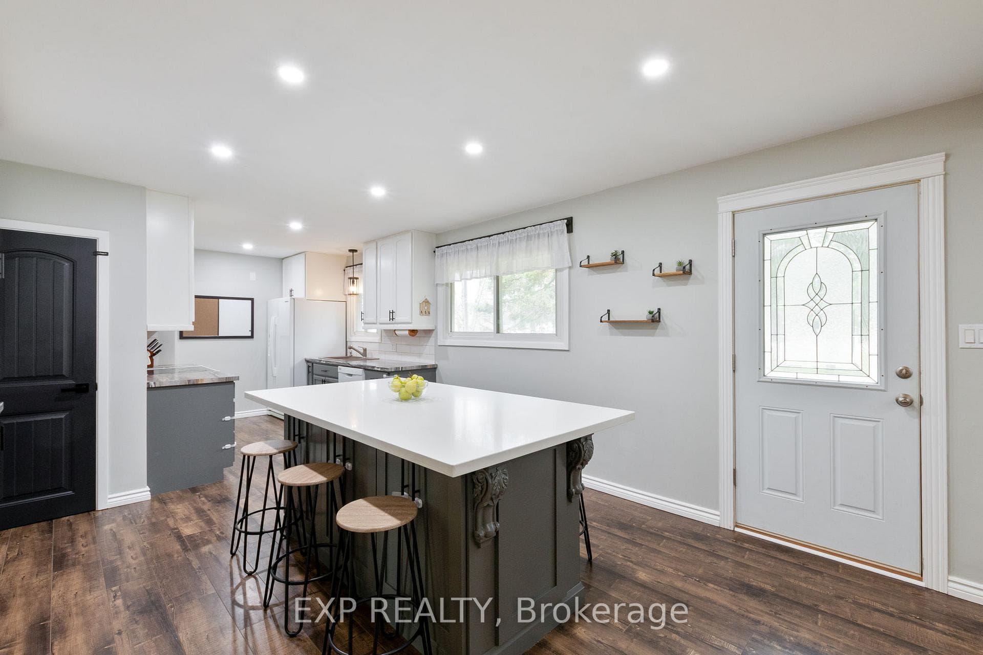 9347 Longwoods Road photo 6