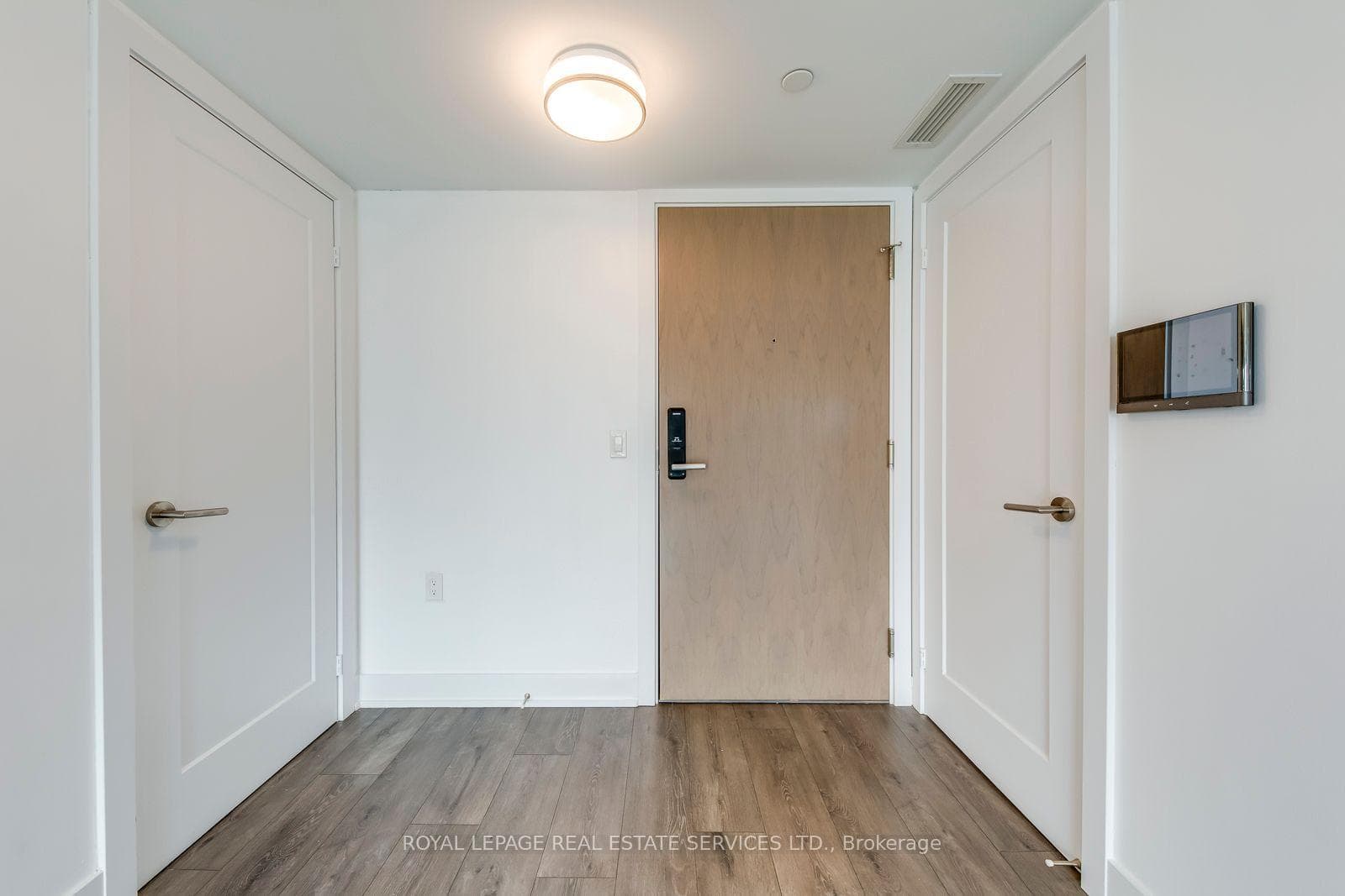 585 Bloor Street Unit 1320 photo 5