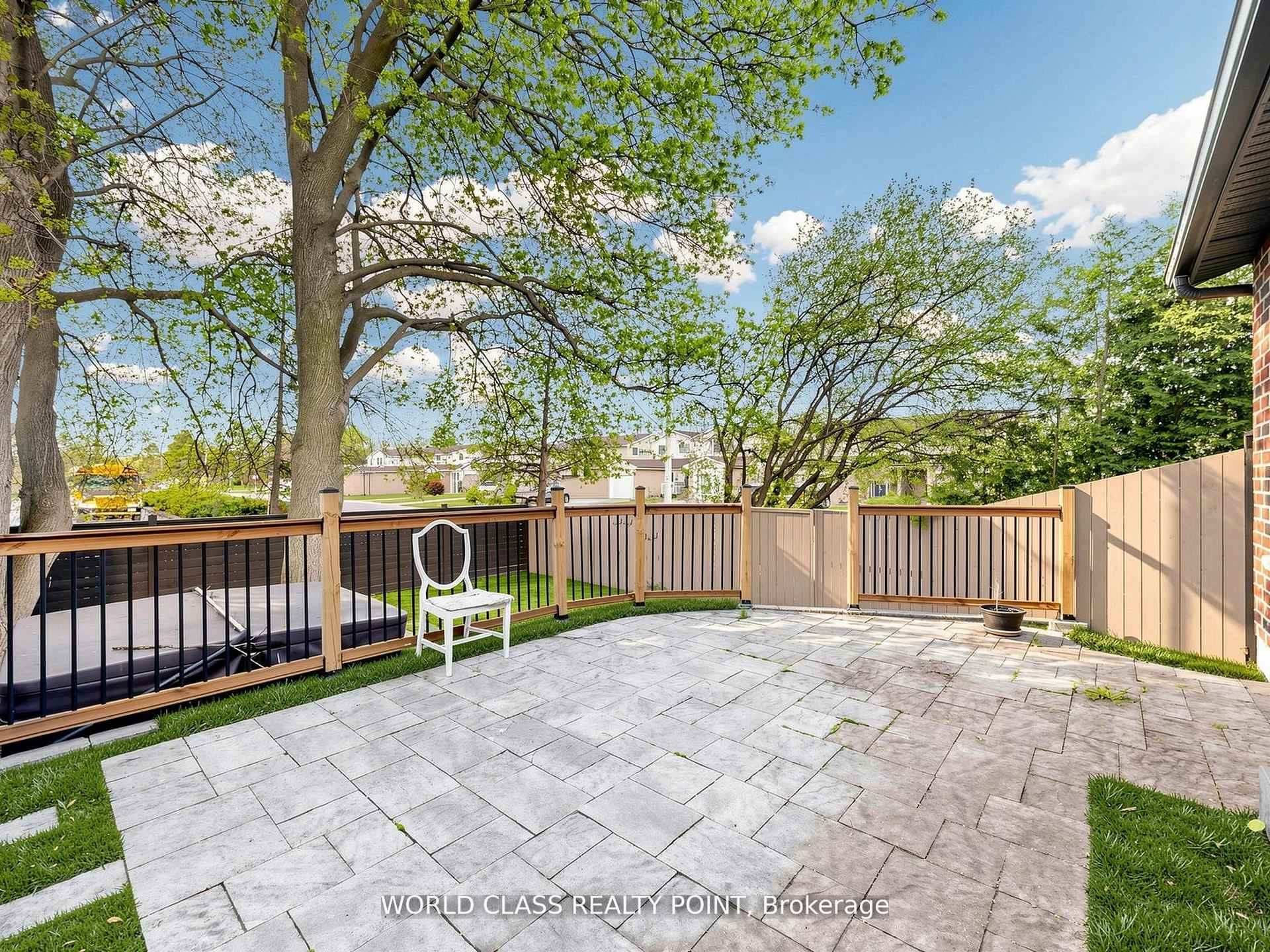 1638 Norwill Crescent photo 43