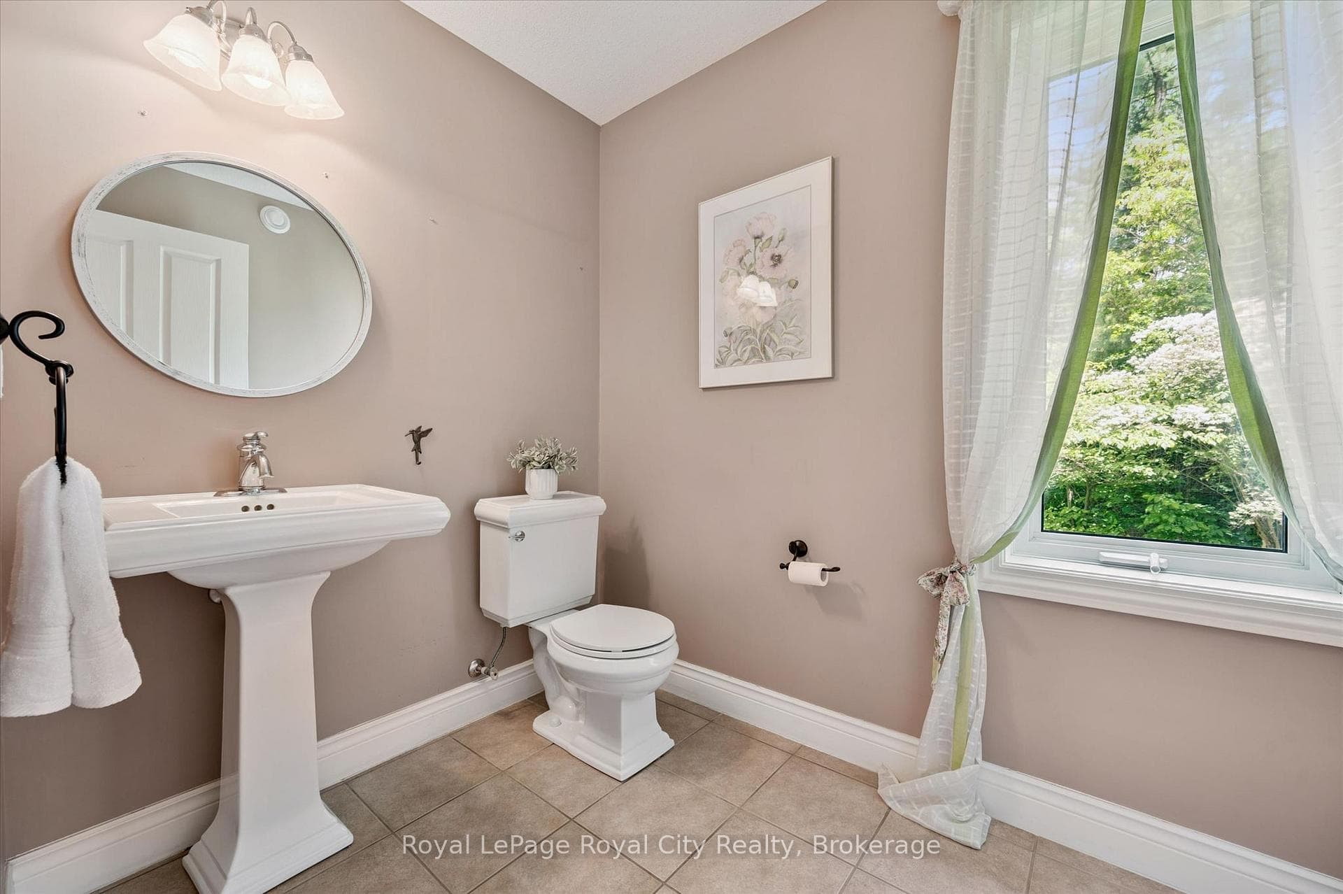 135 Hume Road photo 22