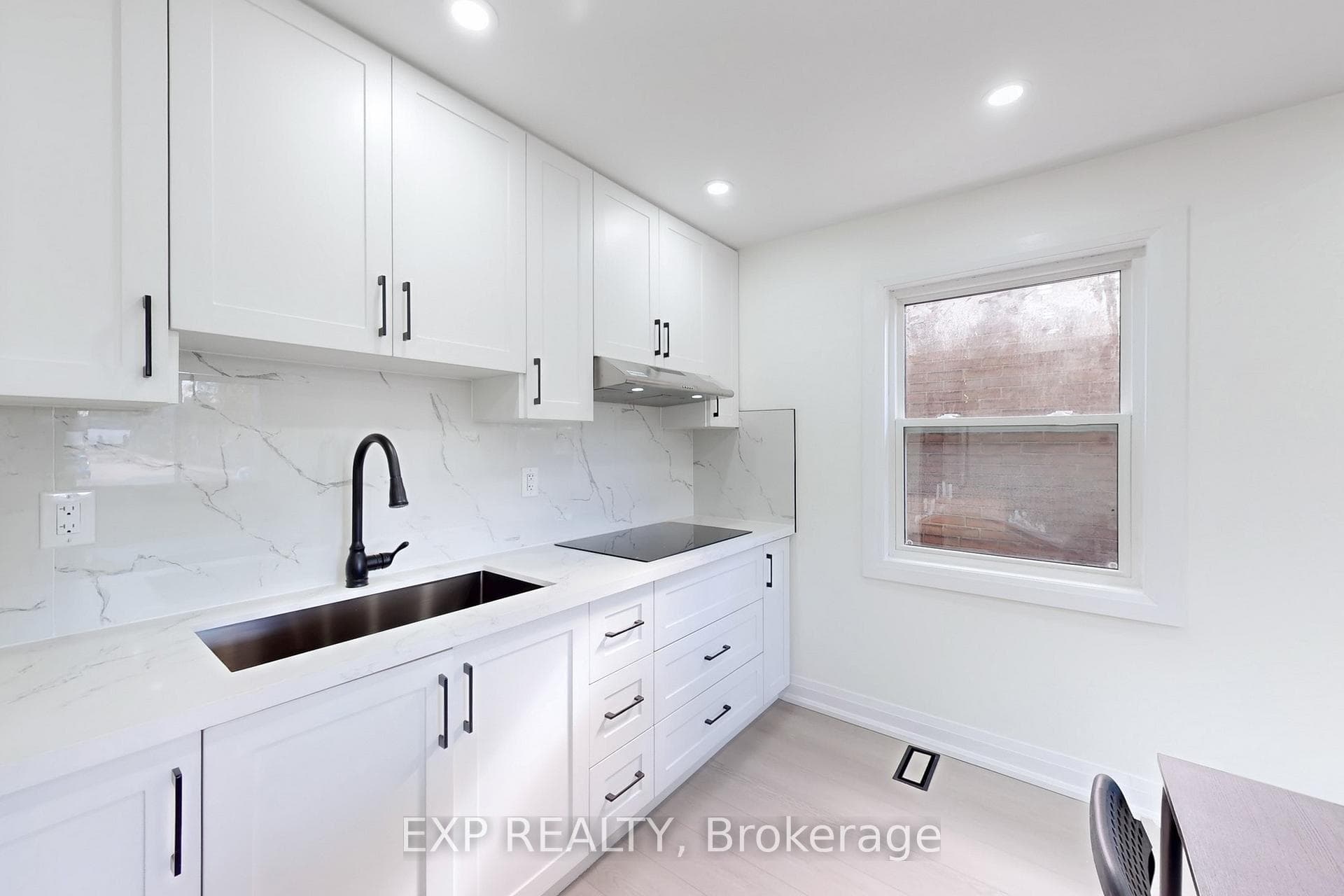 685 Jane Street photo 14