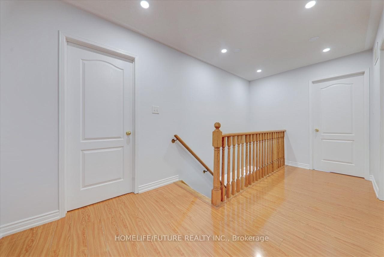 32 Taverner Crescent photo 20