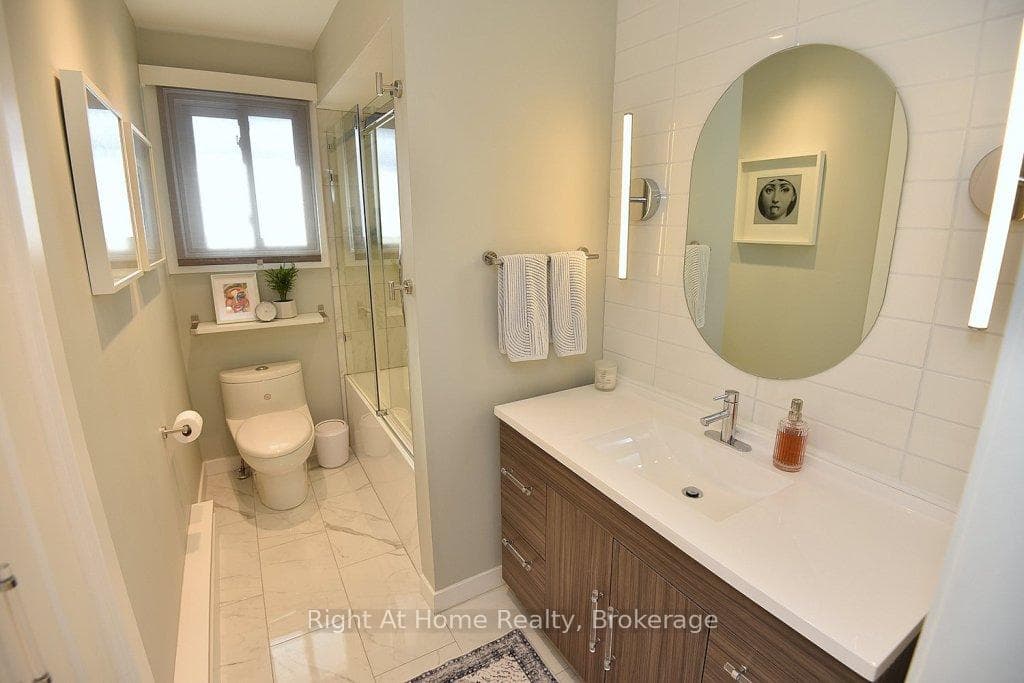 672 Montego Crescent photo 38