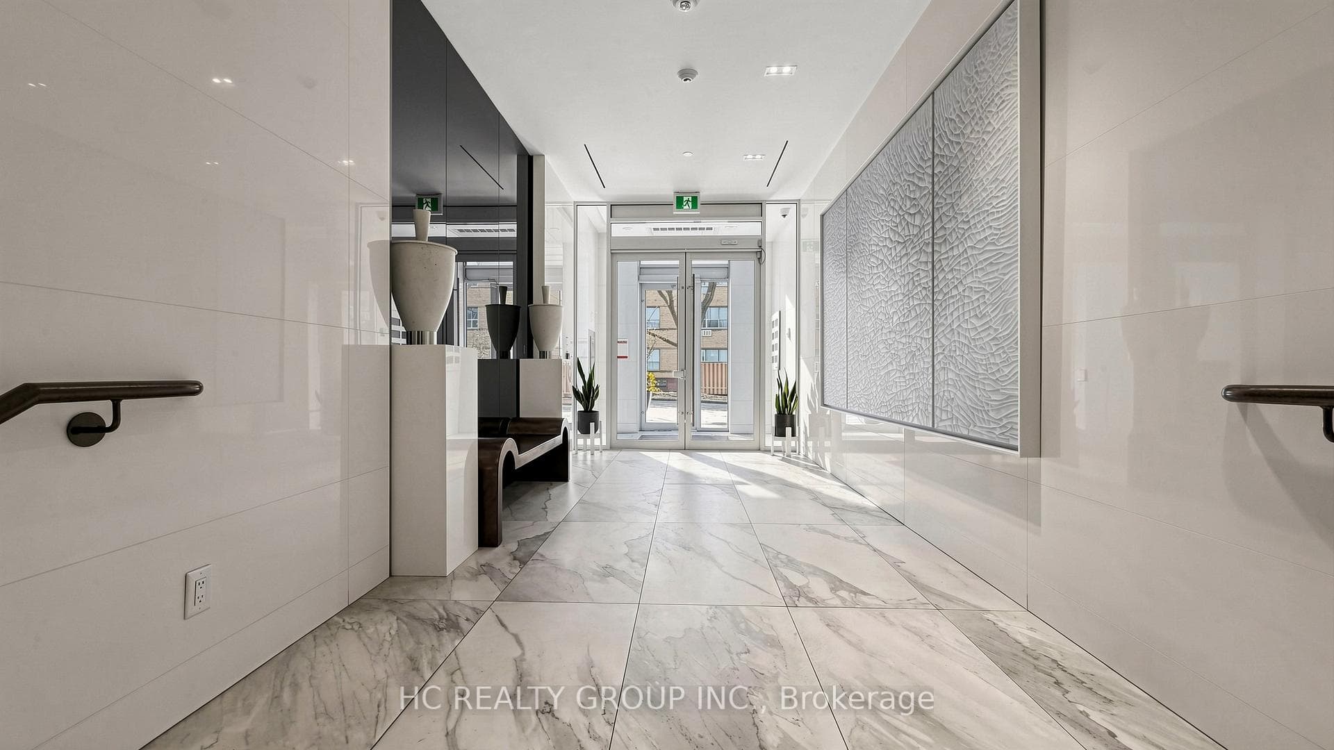 6 Parkwood Avenue Unit 701 photo 6