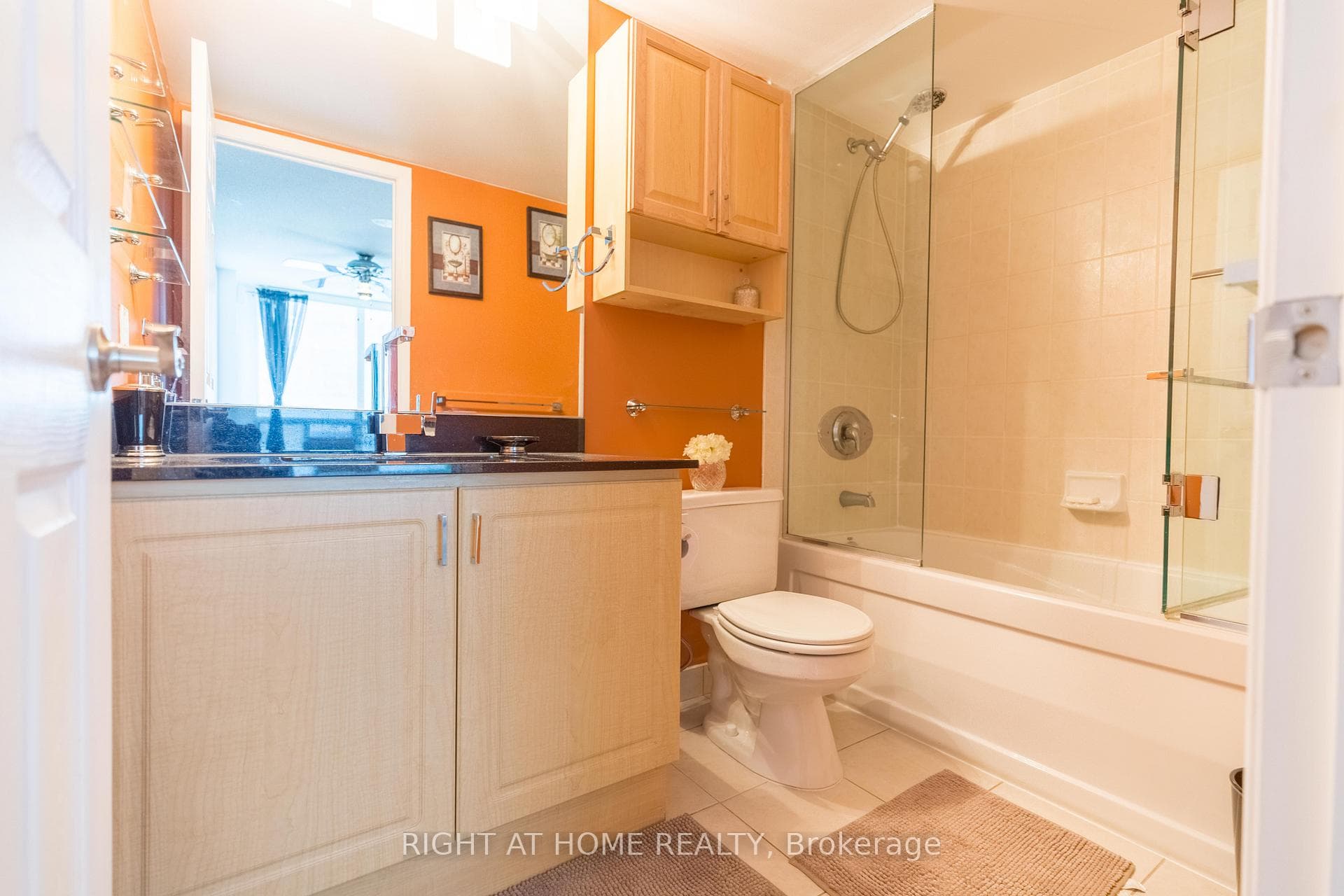 30 Grand Trunk Crescent Unit 506 photo 19
