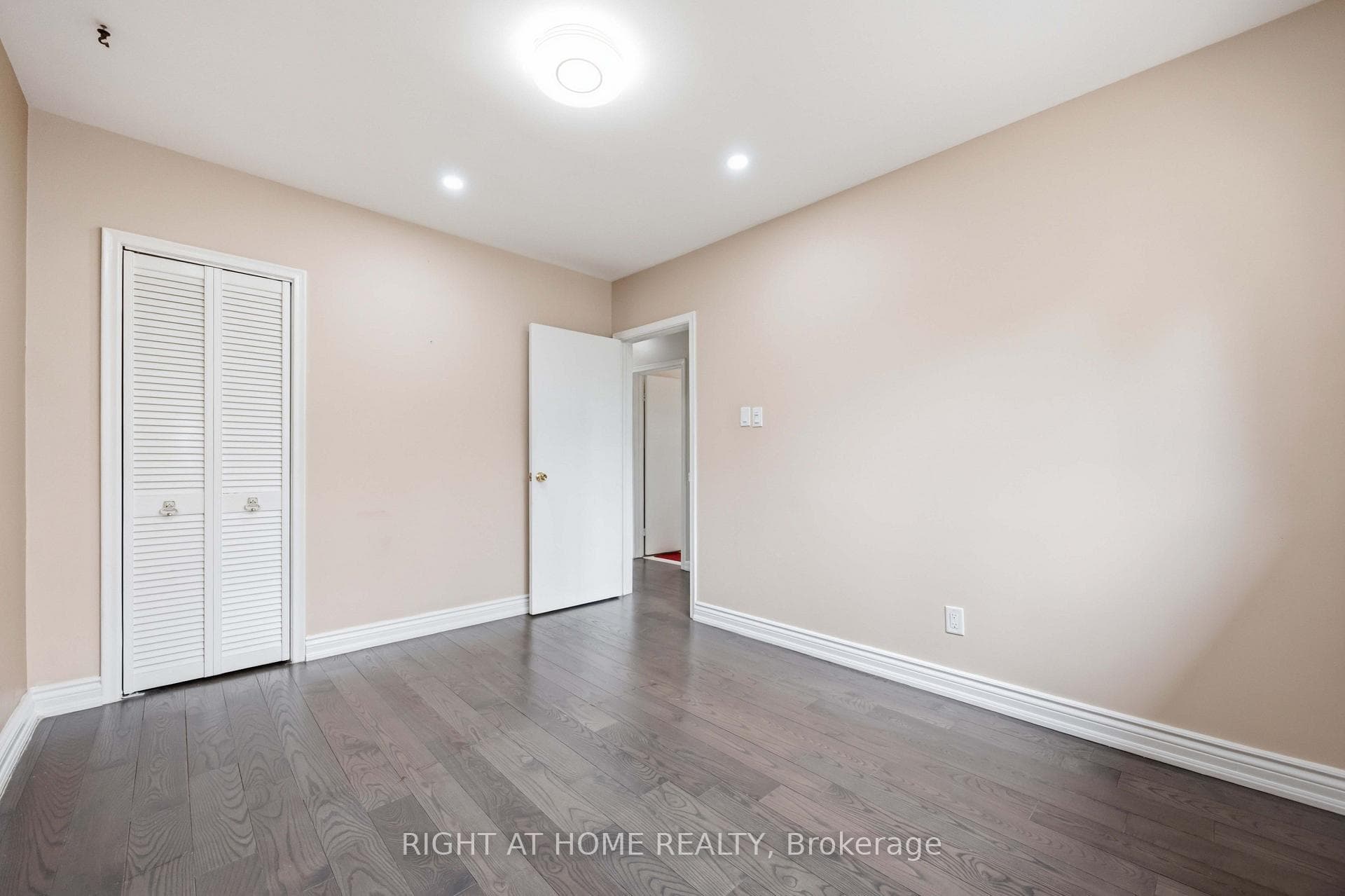 Bedroom - Main Floor