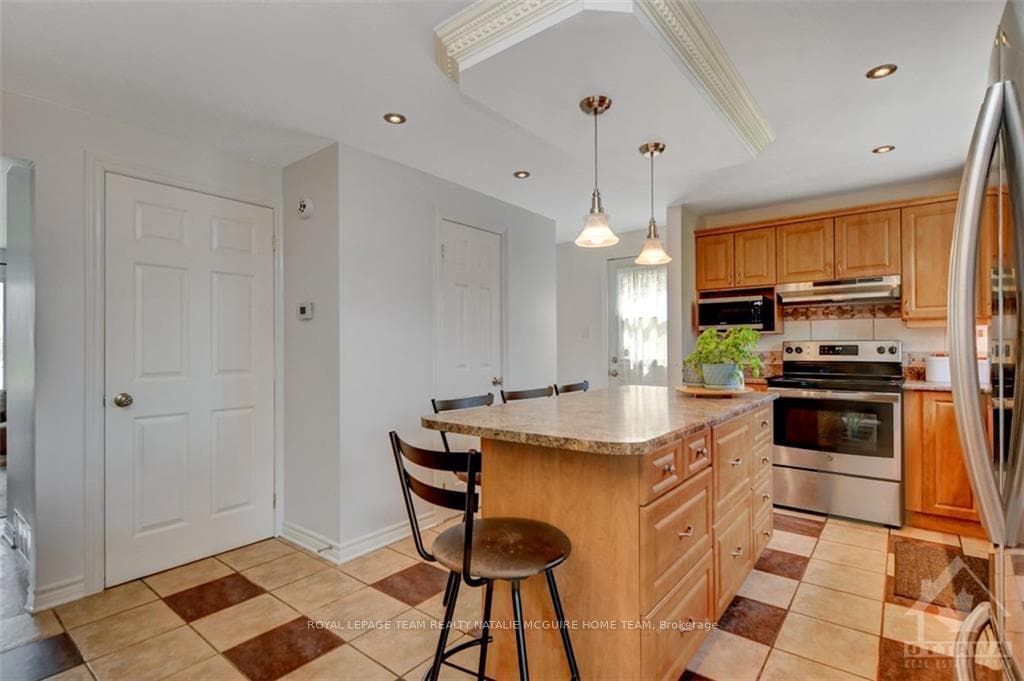 2455 WALKLEY Road photo 11