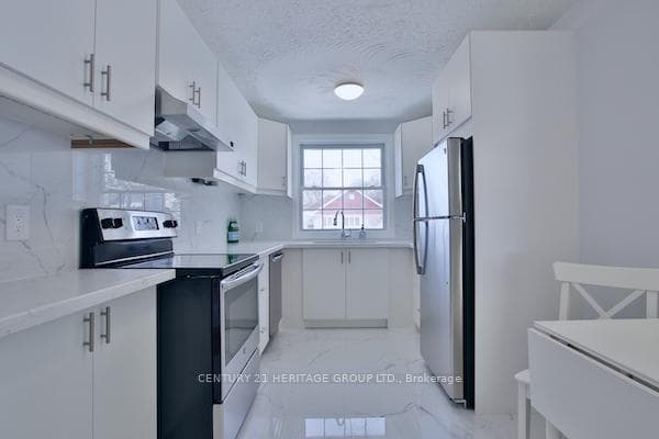 652 Queen Street photo 13
