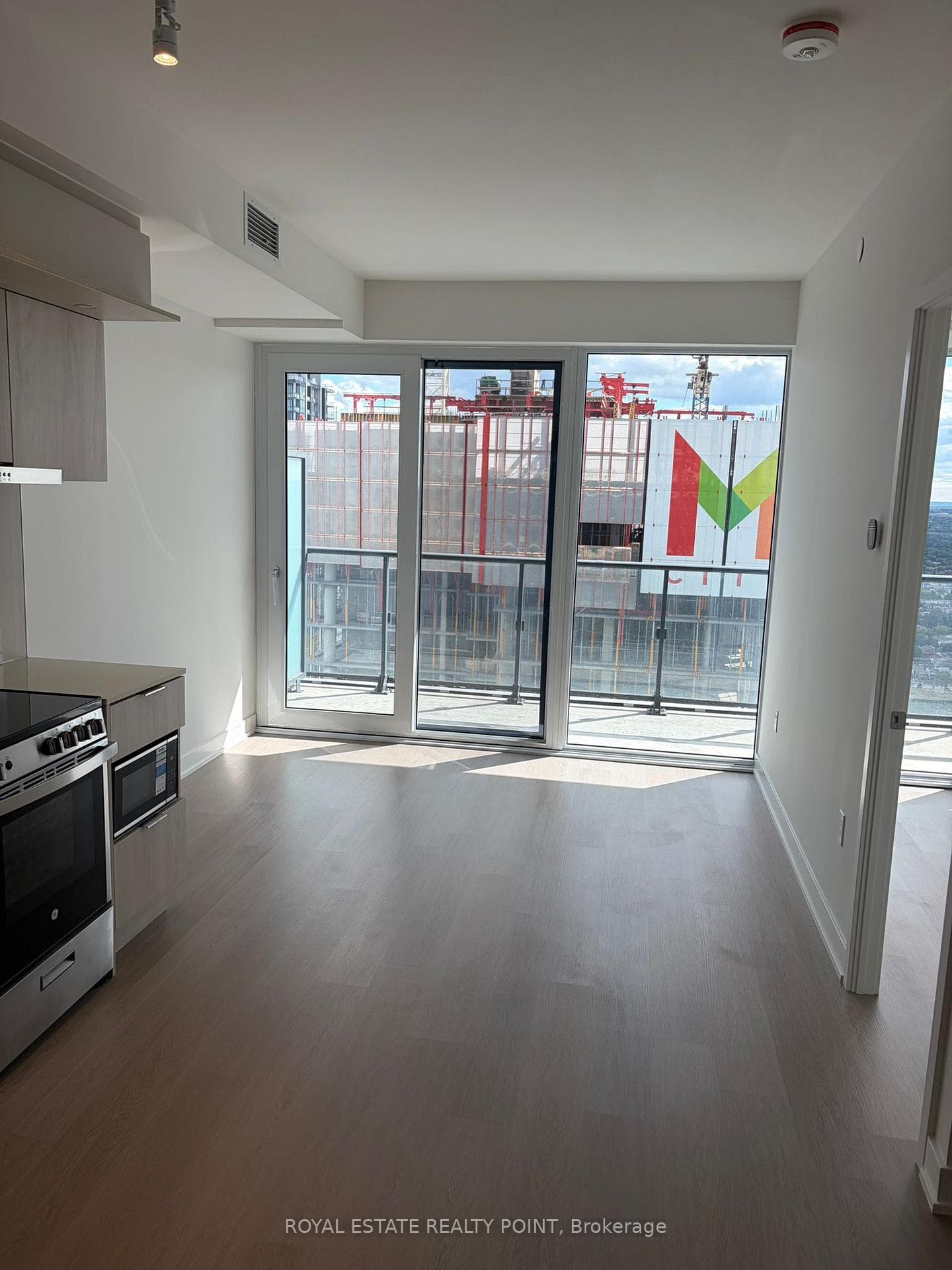 448 Burnhamthorpe Road Unit 4001 photo 9