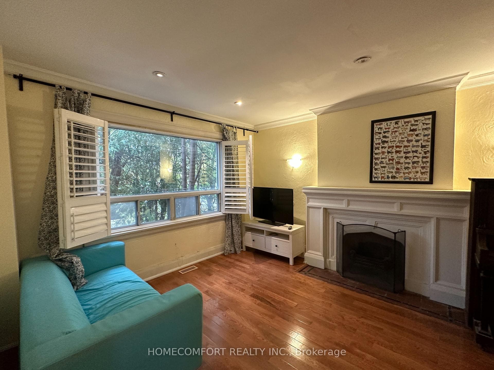 745 Millwood Road photo 2
