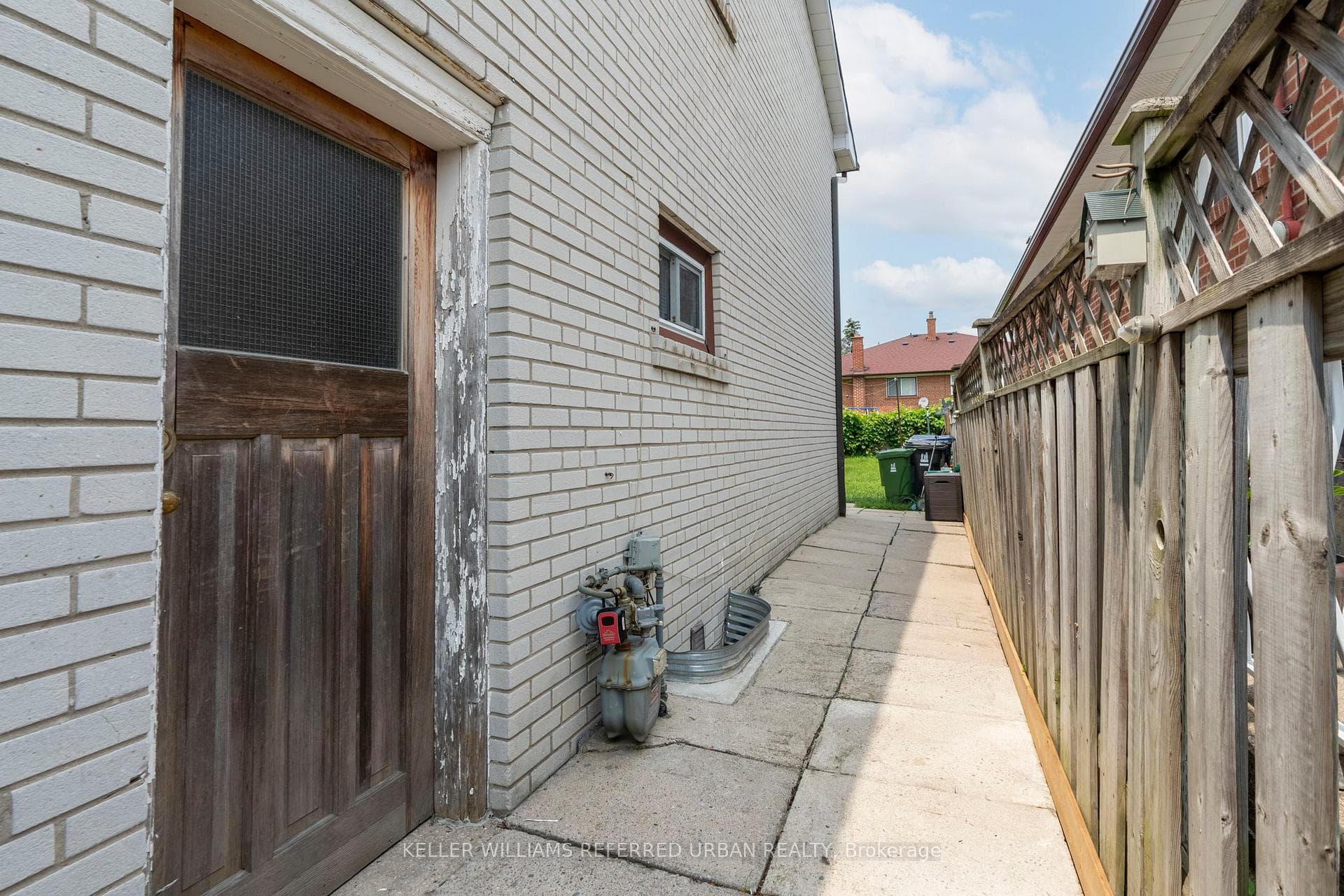 192 Giltspur Drive Unit Lower photo 3